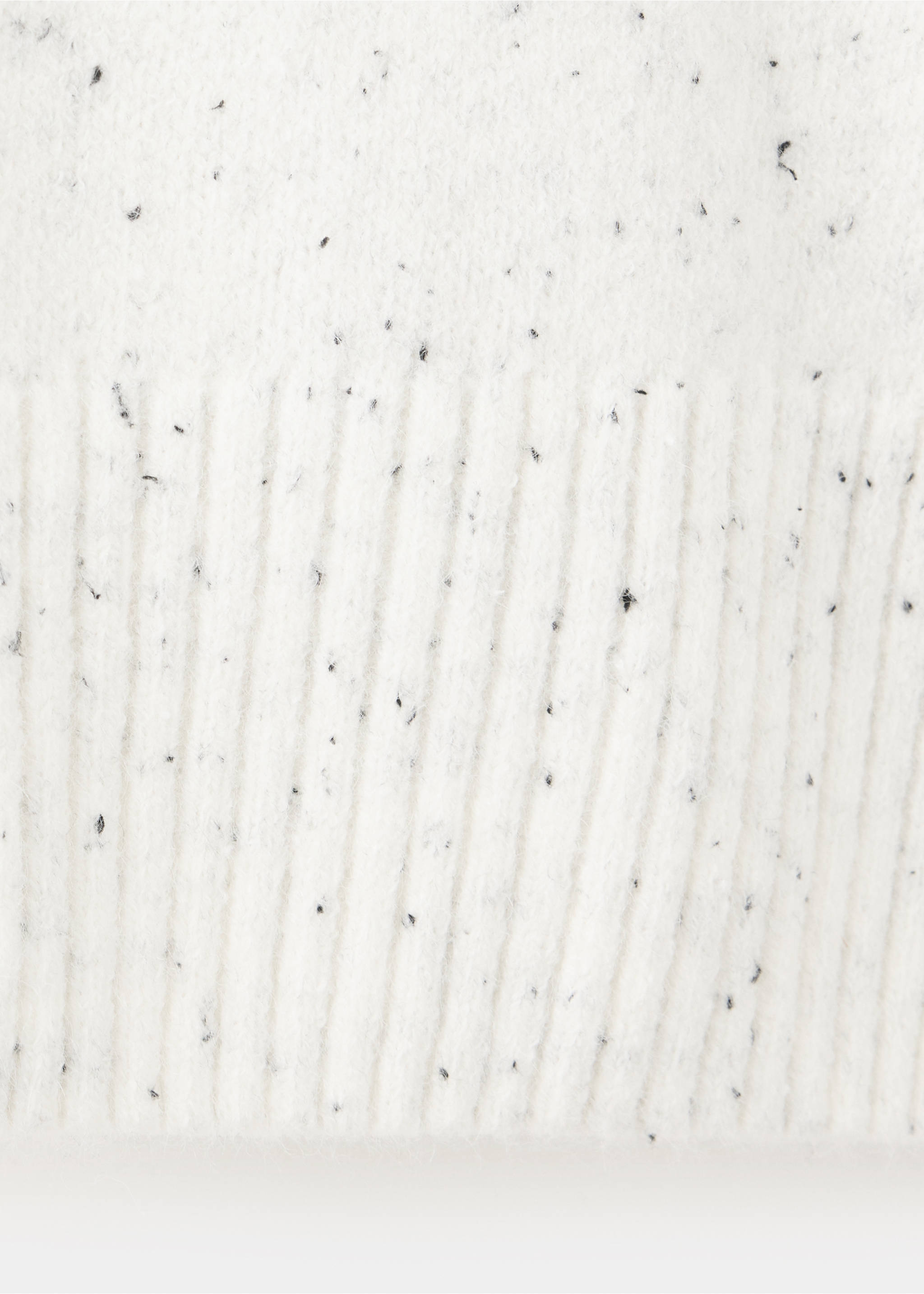 Close-up of a white speckled jumper fabric texture with a ribbed hem., Ecru. Ref: 37007812-00.