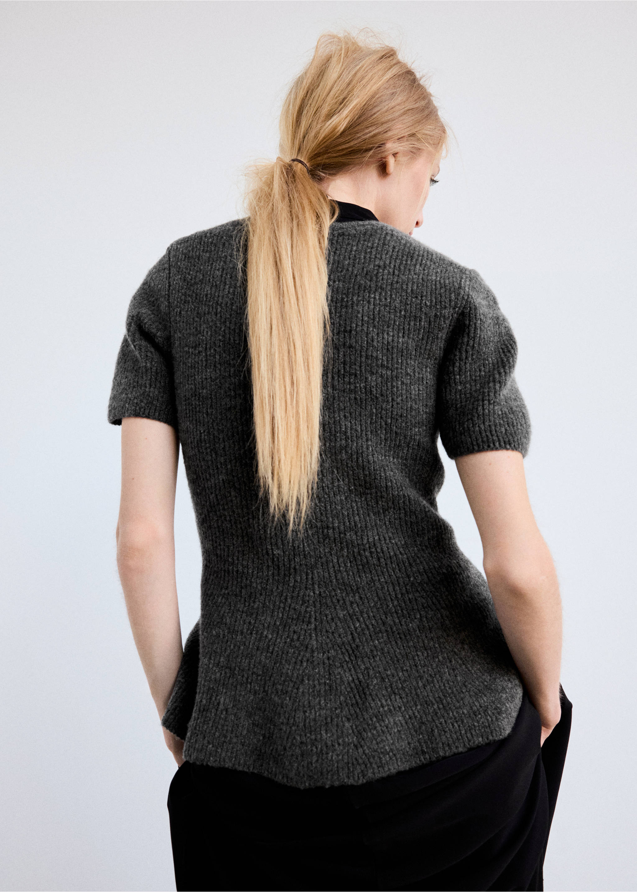 Back view of a dark grey ribbed knit jersey with short sleeves., Dark Heather Grey. Ref: 37007817-00.