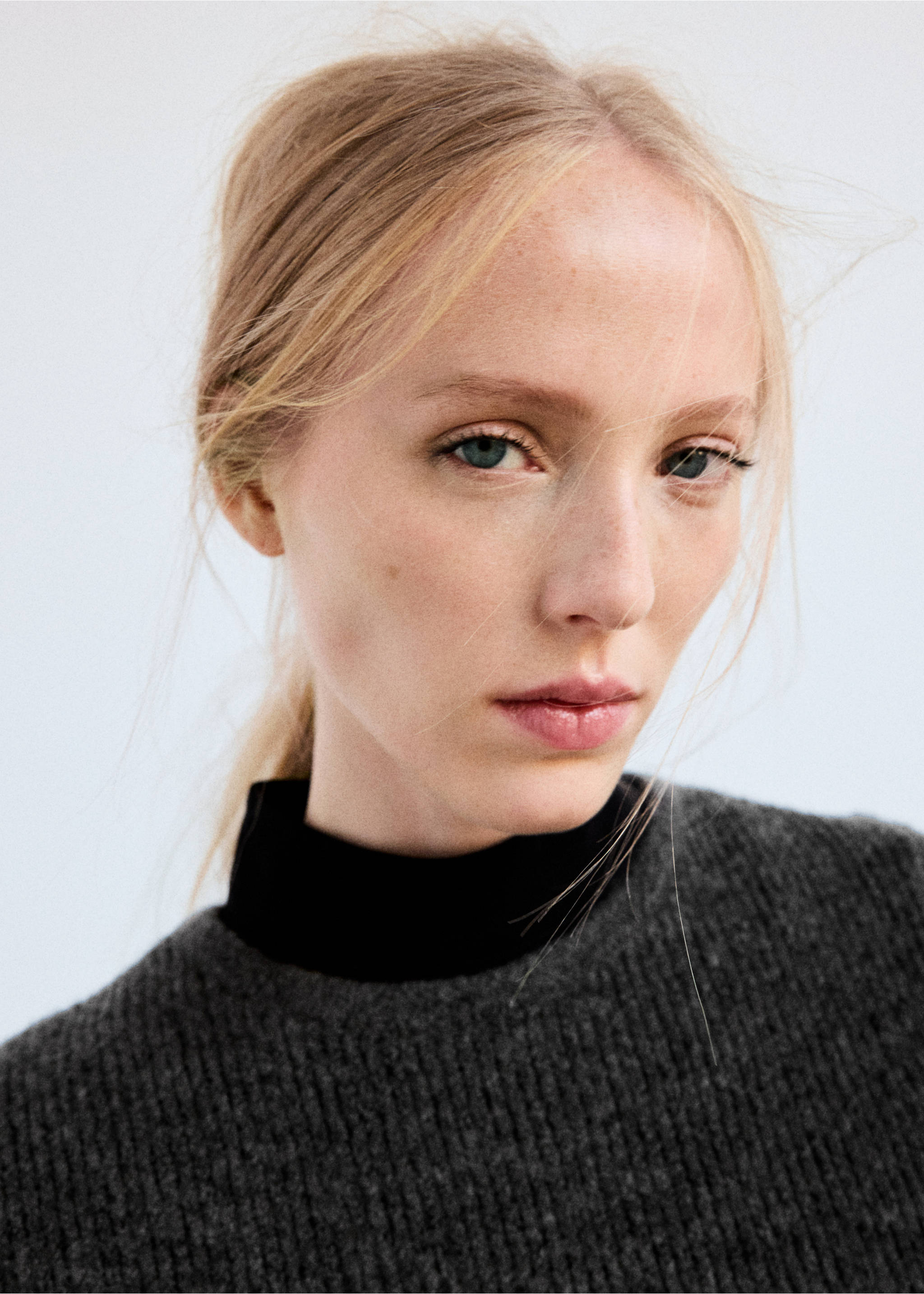 Dark grey ribbed knit sweater with a high neckline., Dark Heather Grey. Ref: 37007817-00.