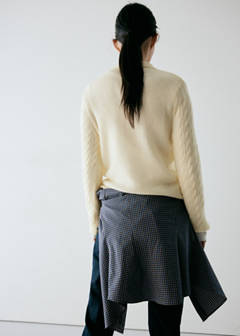 Cable-knit polo-neck jumper — Vanilla 3