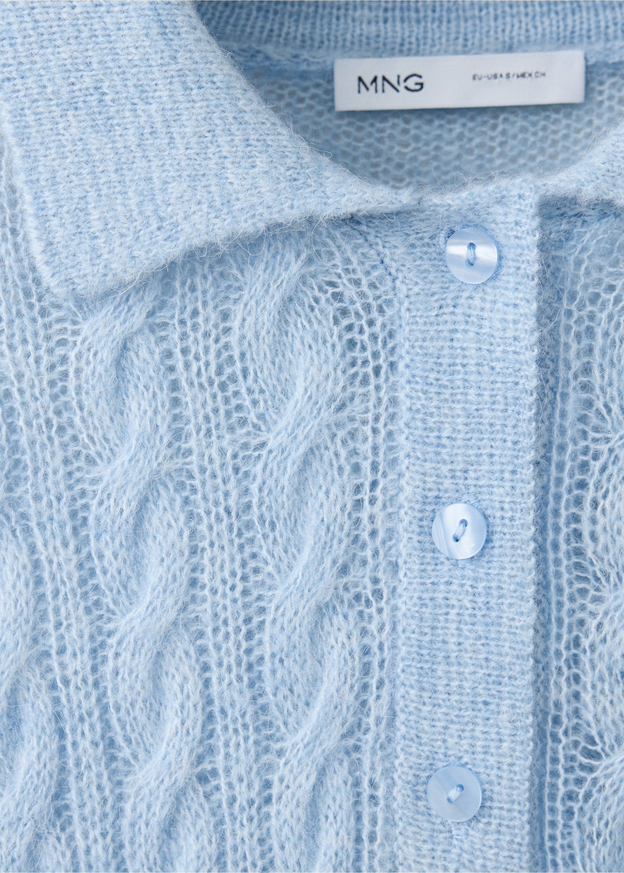 Jersey trenzado cuello polo - Detalle del artículo 8, Azul celeste. Ref: 37007818-00.