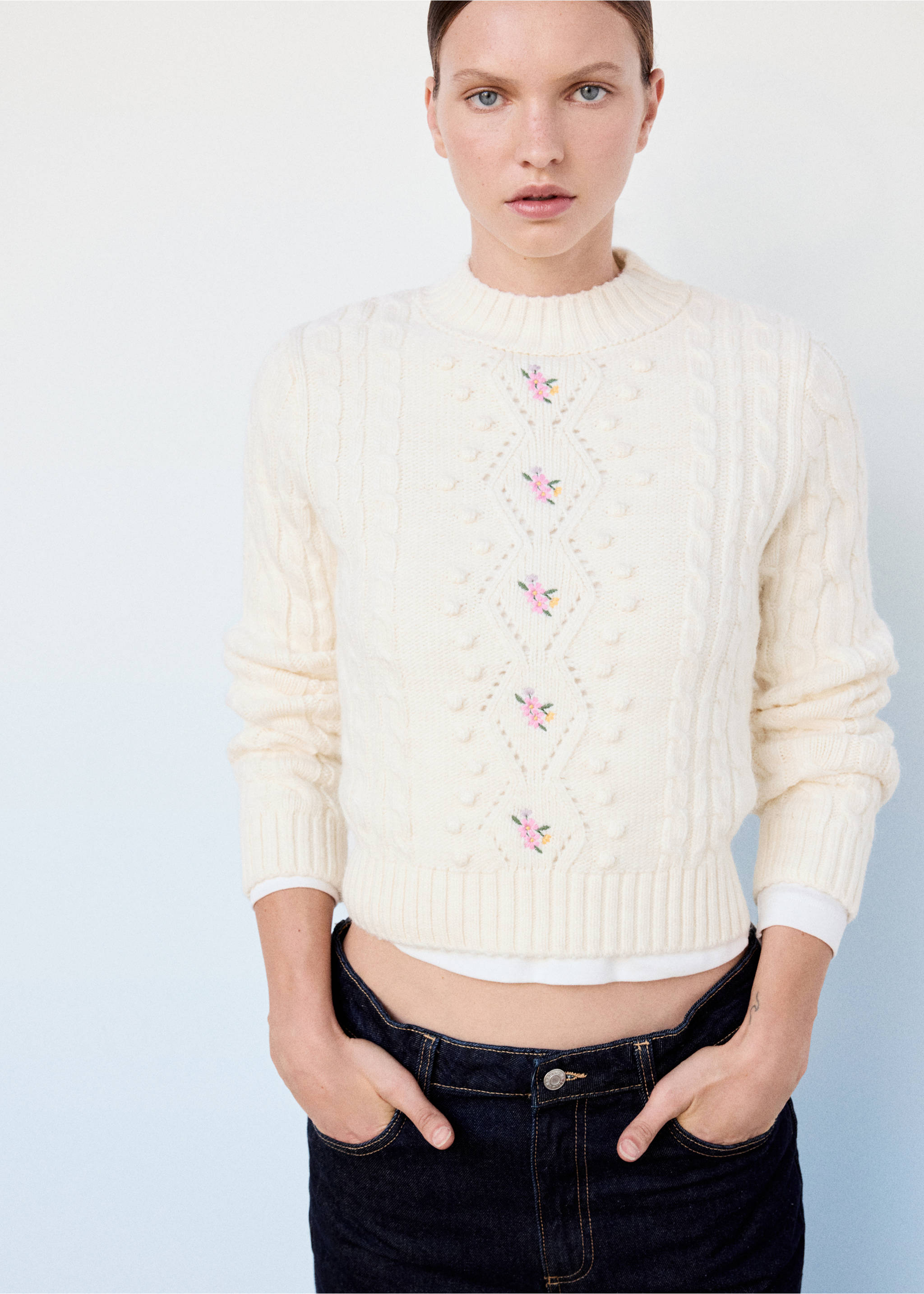 Midweight cable-knit jumper - Medium plane, Ecru. Ref: 37007820-00.