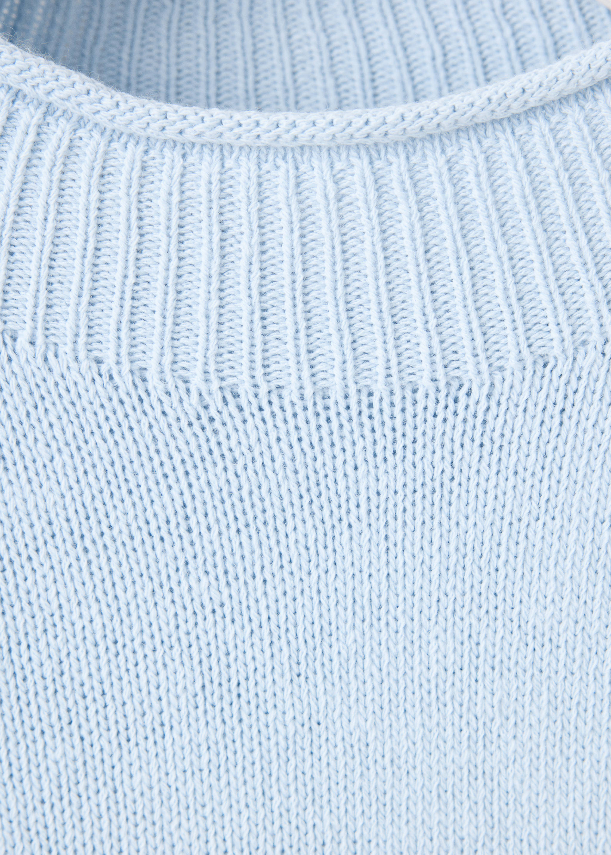 Mid-weight jumper with a high neck - Details of the article 8