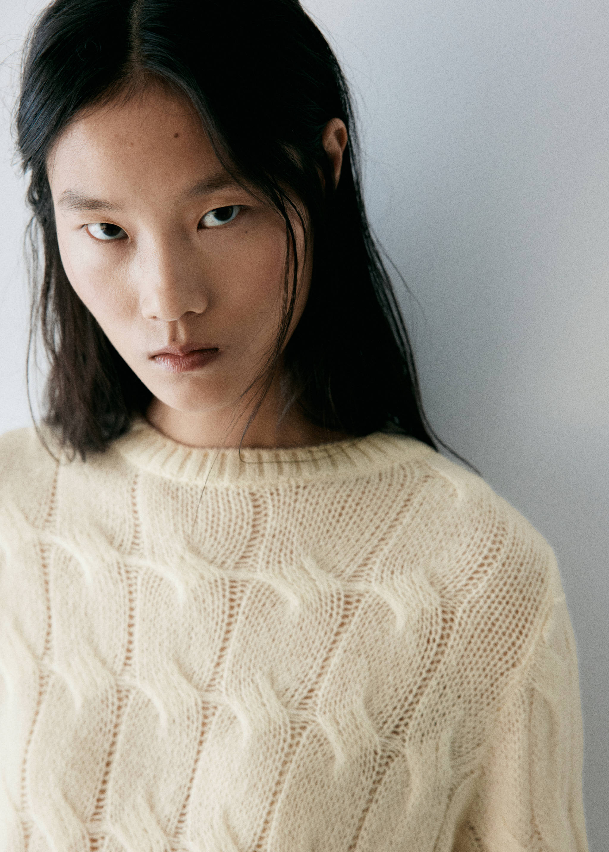 Cable-knit crew-neck jumper - Details of the article 1