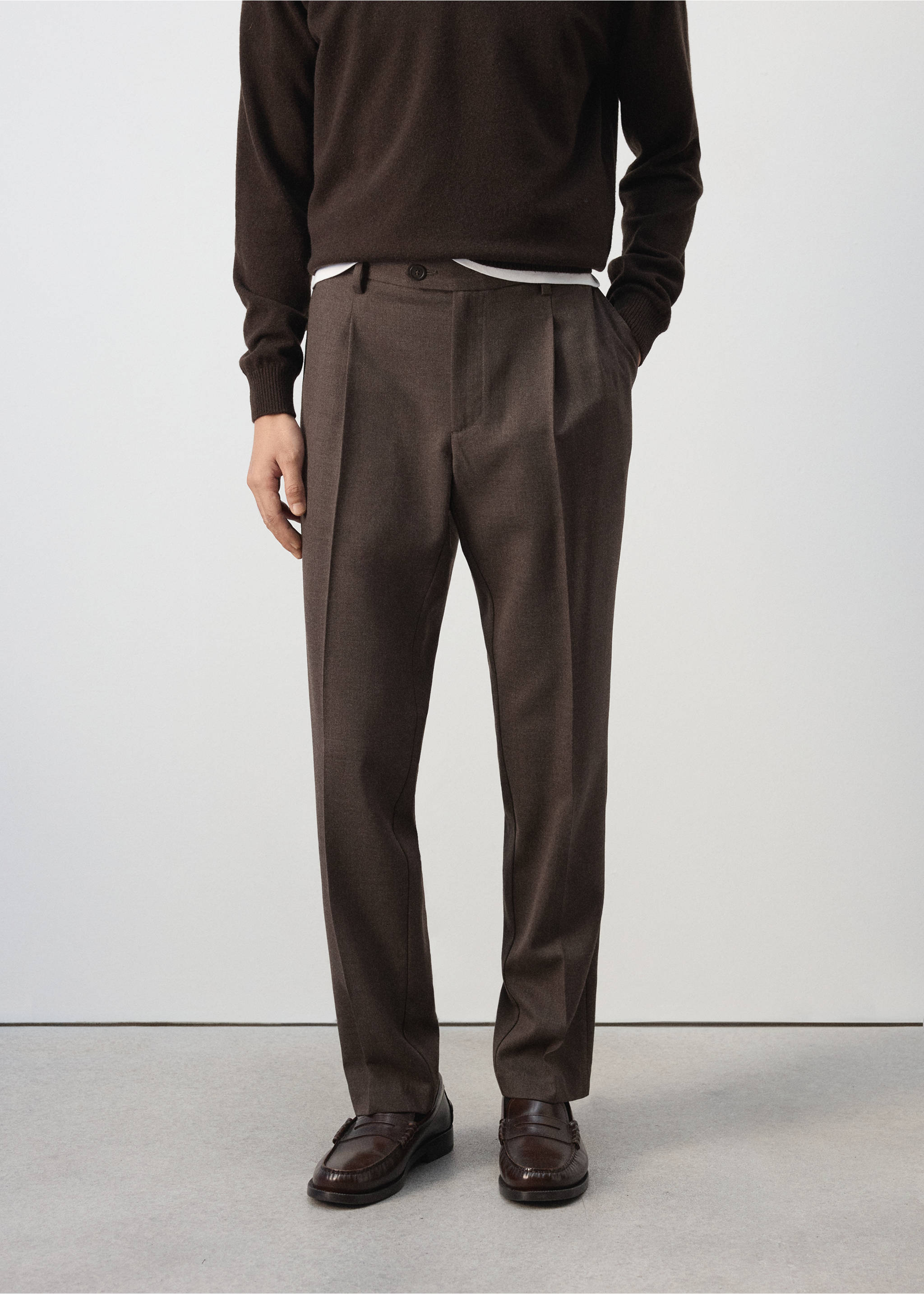 Brown pleated trousers with pressed creases, worn with a dark brown sweater., Chocolate. Ref: 37007888-00.