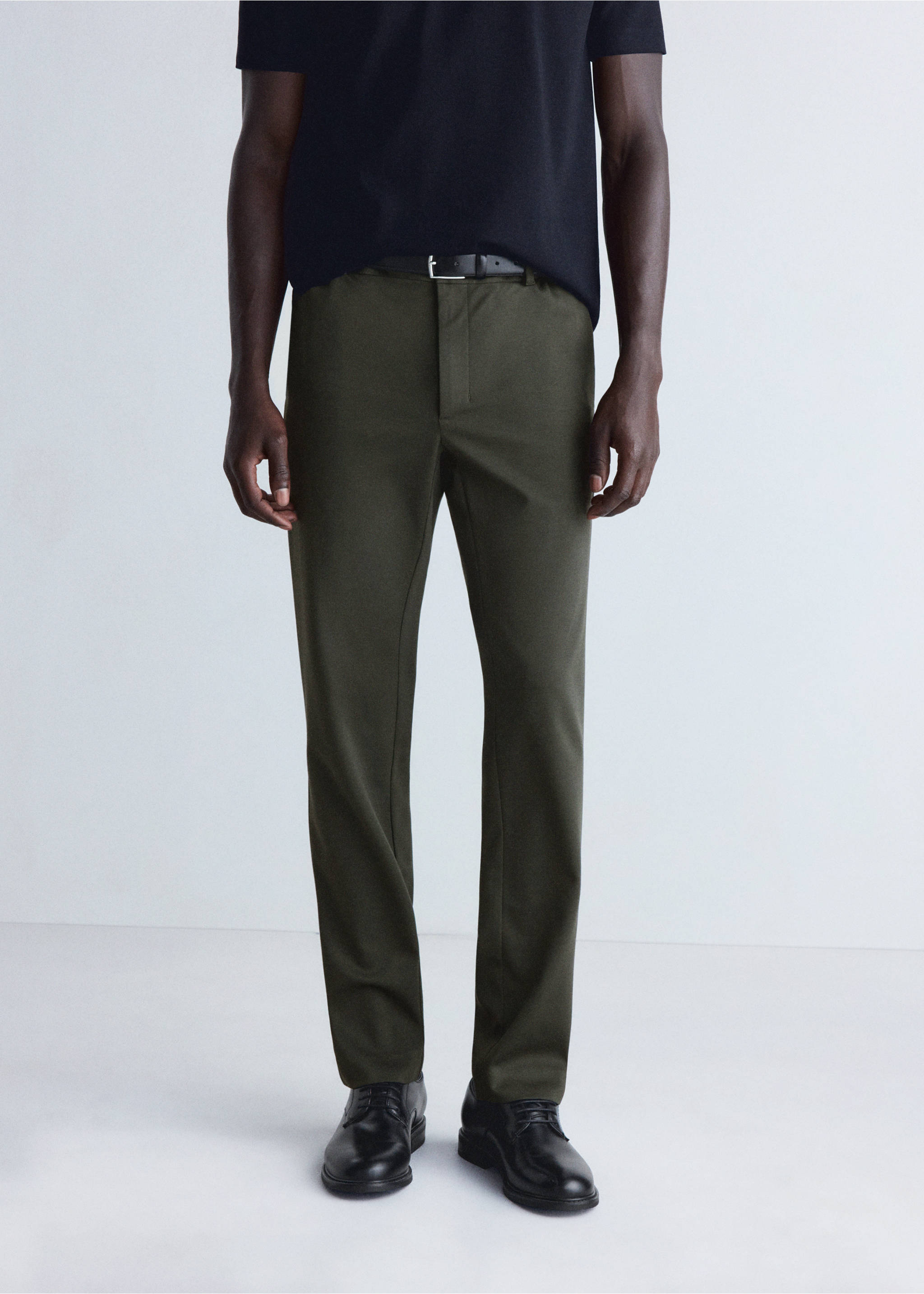 Pantalon slim fit en mélange de laine thermorégulant - Plan moyen, Kaki. Ref: 37007889-00.