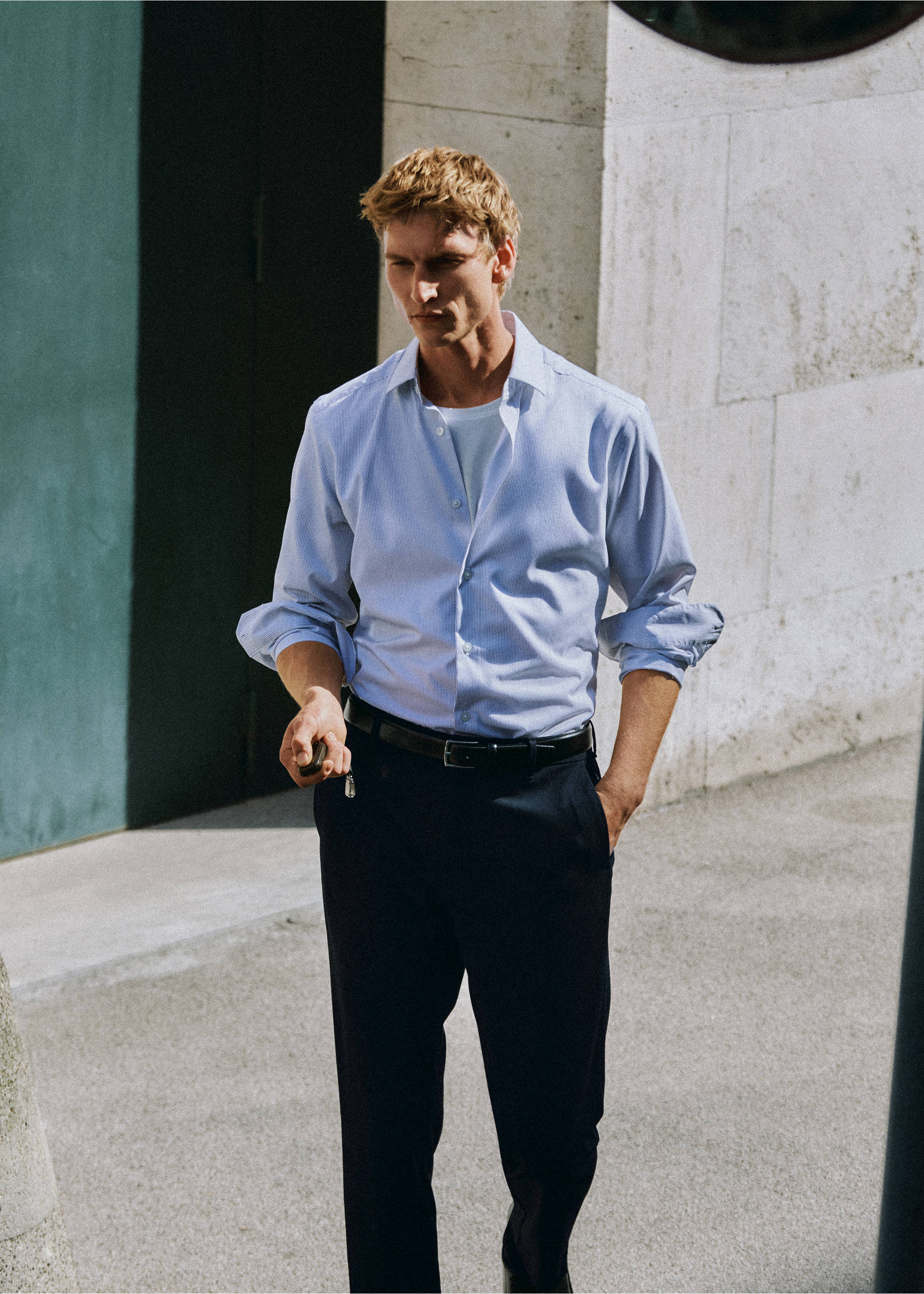 Slim-fit thermoregulating wool-blend trousers - Details of the article 5, Navy. Ref: 37007889-00.