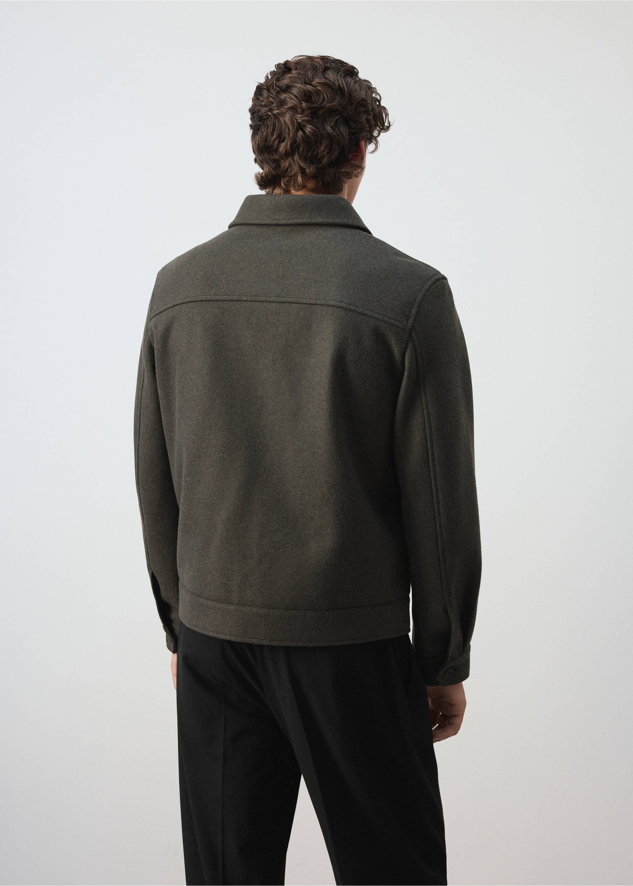 Olive green jacket with a shirt collar and back yoke, back view, Dark Green. Ref: 37007895-00.