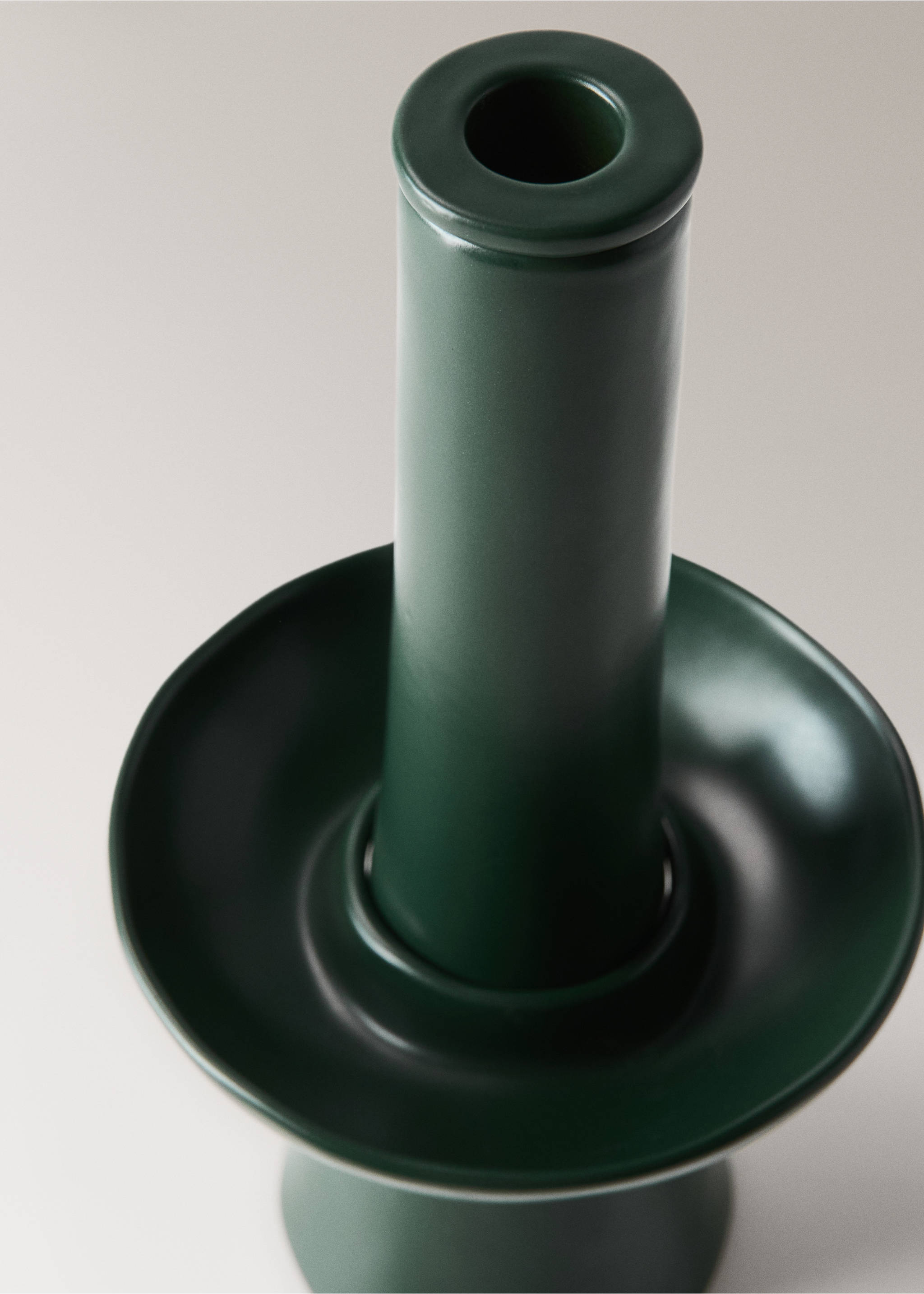 Dark green ceramic candle holder detail., Green. Ref: 37007901-00.