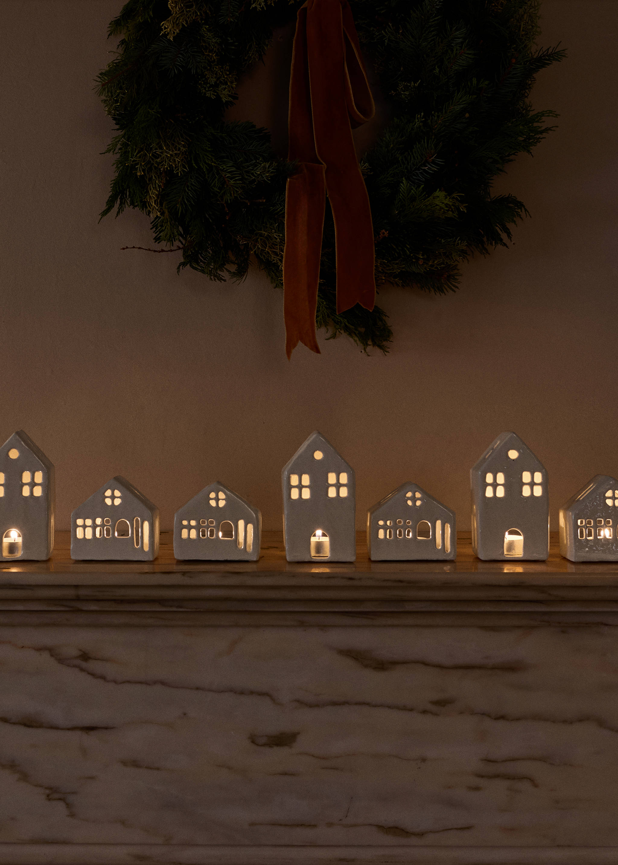 Aluminium house-shaped candle holder - General plane