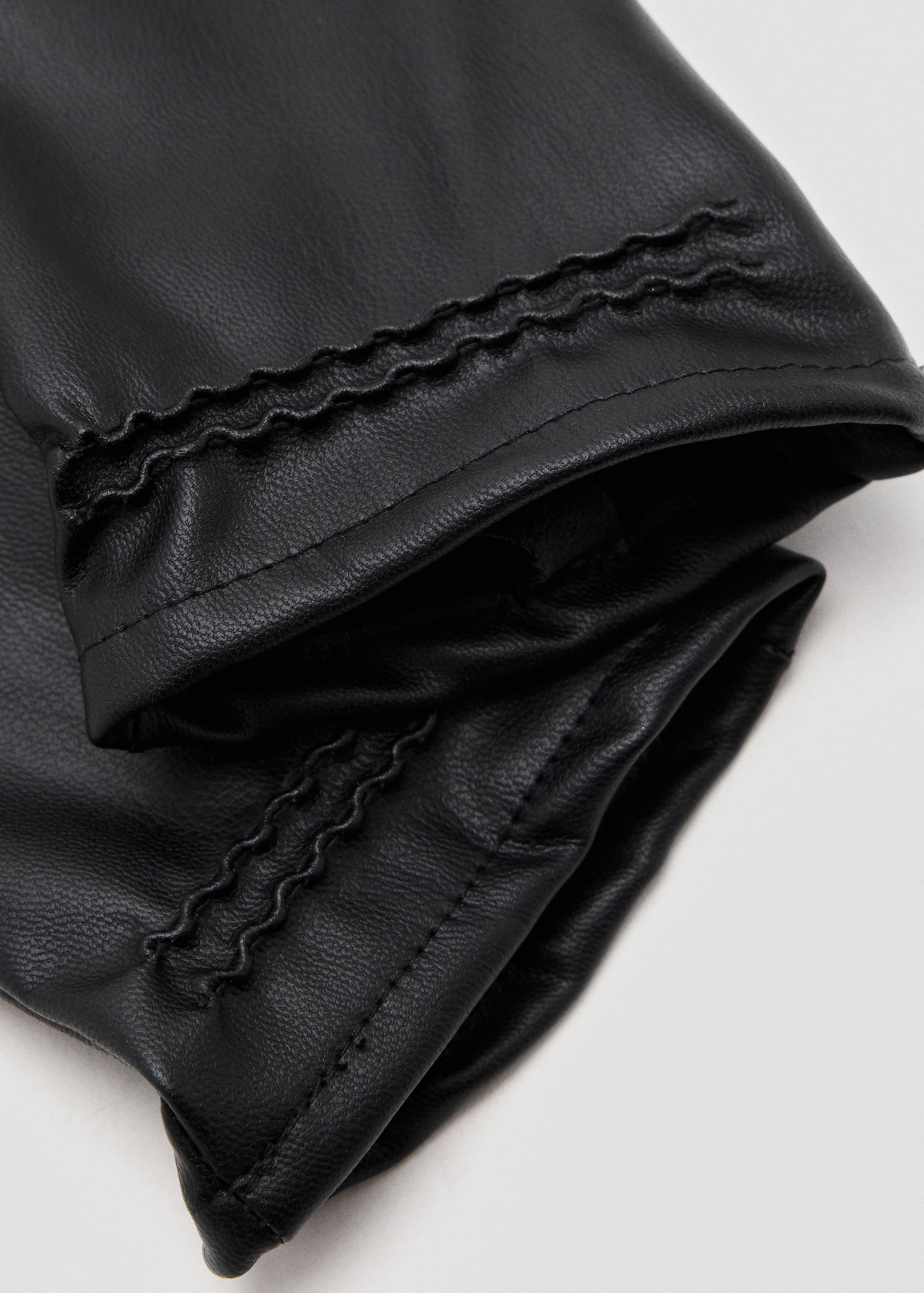Handschuhe mit gerafftem Detail - Detail des Artikels 1