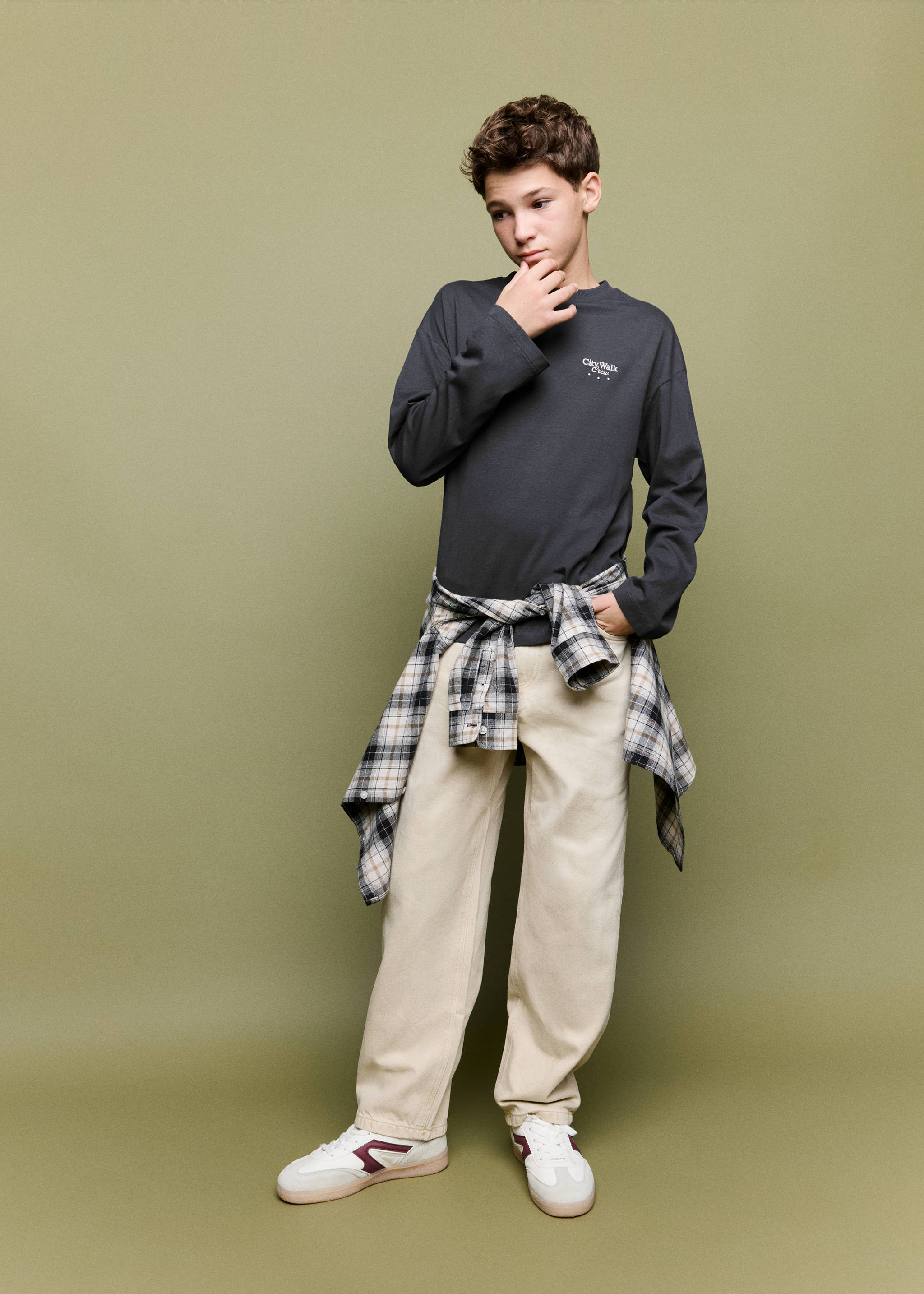 Dark grey long-sleeved t-shirt with small chest text, worn with beige trousers., Charcoal. Ref: 37007916-00.