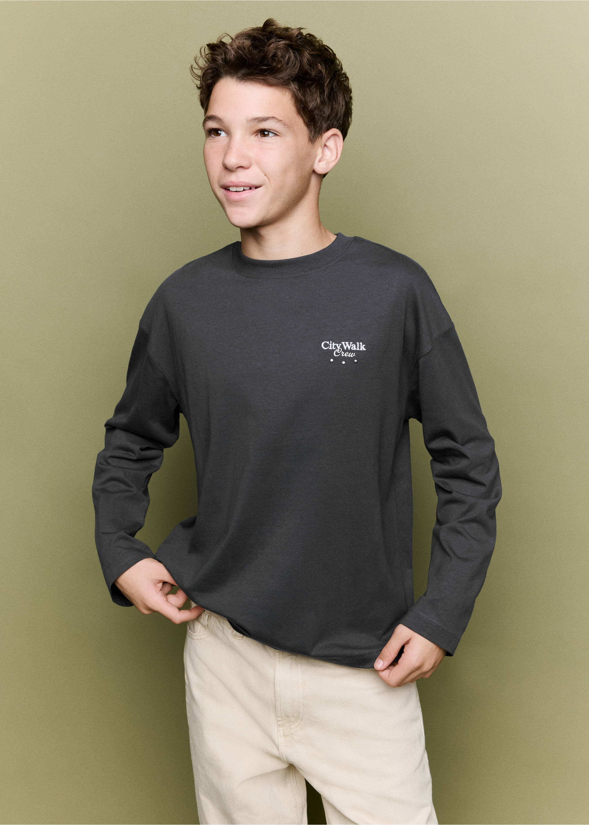 Dark grey long-sleeve t-shirt with a relaxed fit and chest print., Charcoal. Ref: 37007916-00.