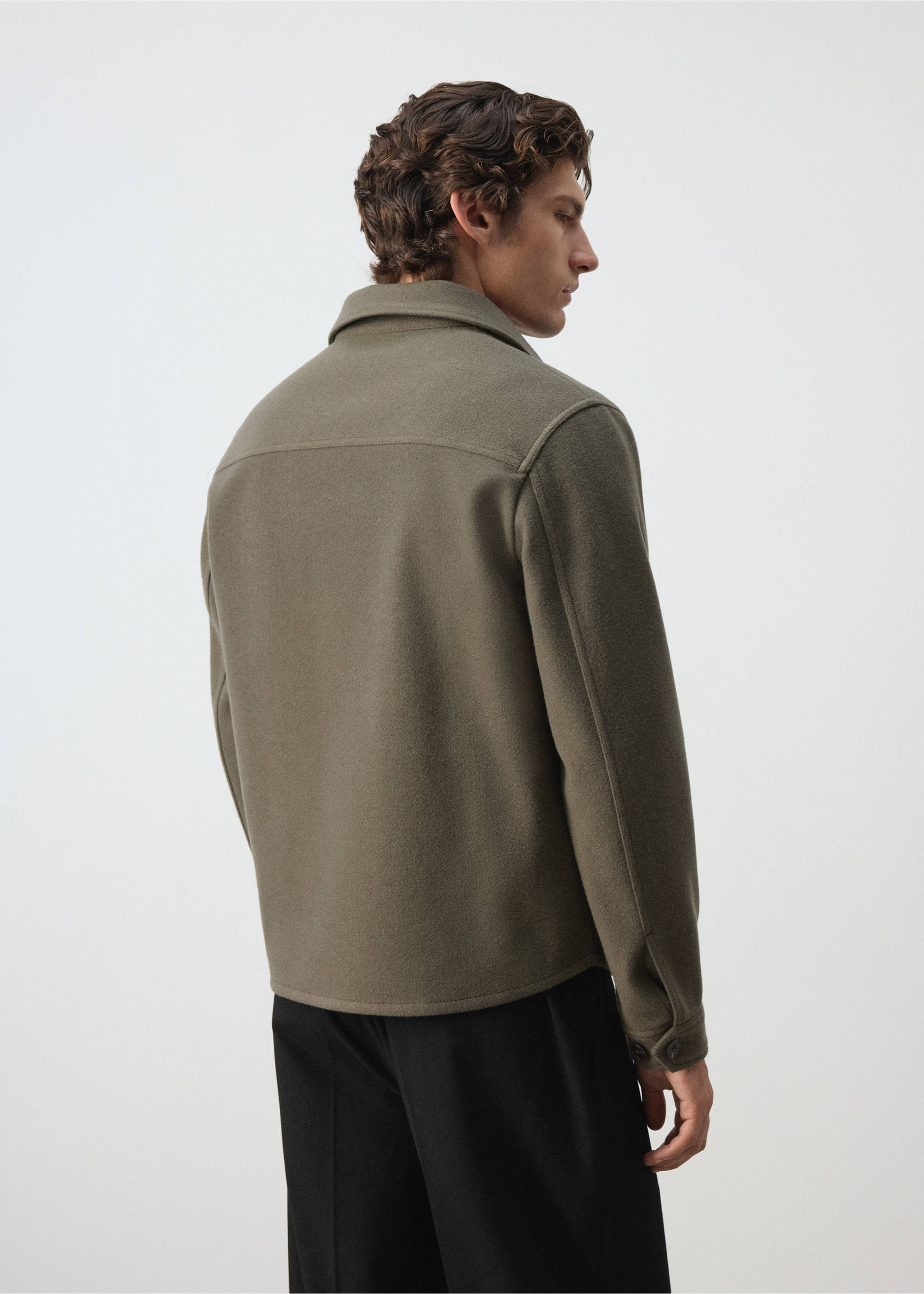 Regular-Fit-Overshirt aus Flanell - Rückseite des Artikels, Olivengrün. Ref: 37007917-00.