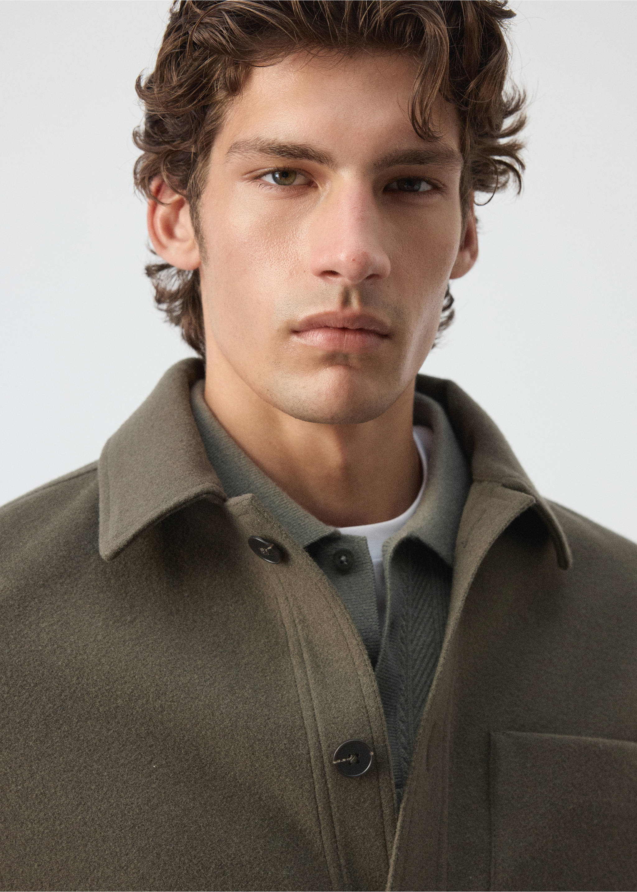 Regular-Fit-Overshirt aus Flanell - Detail des Artikels 1, Olivengrün. Ref: 37007917-00.