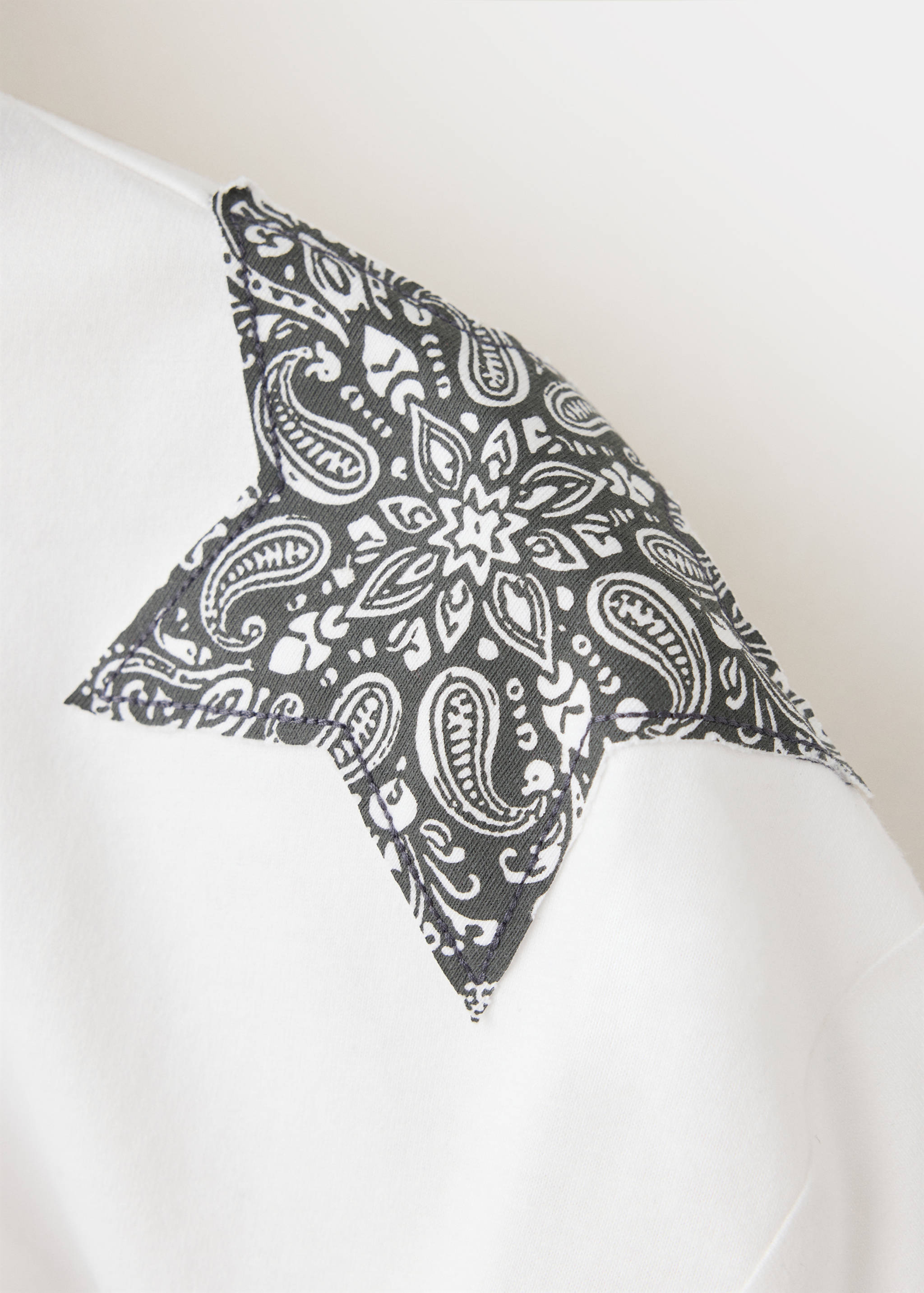 T-shirt with print details - Details of the article 0