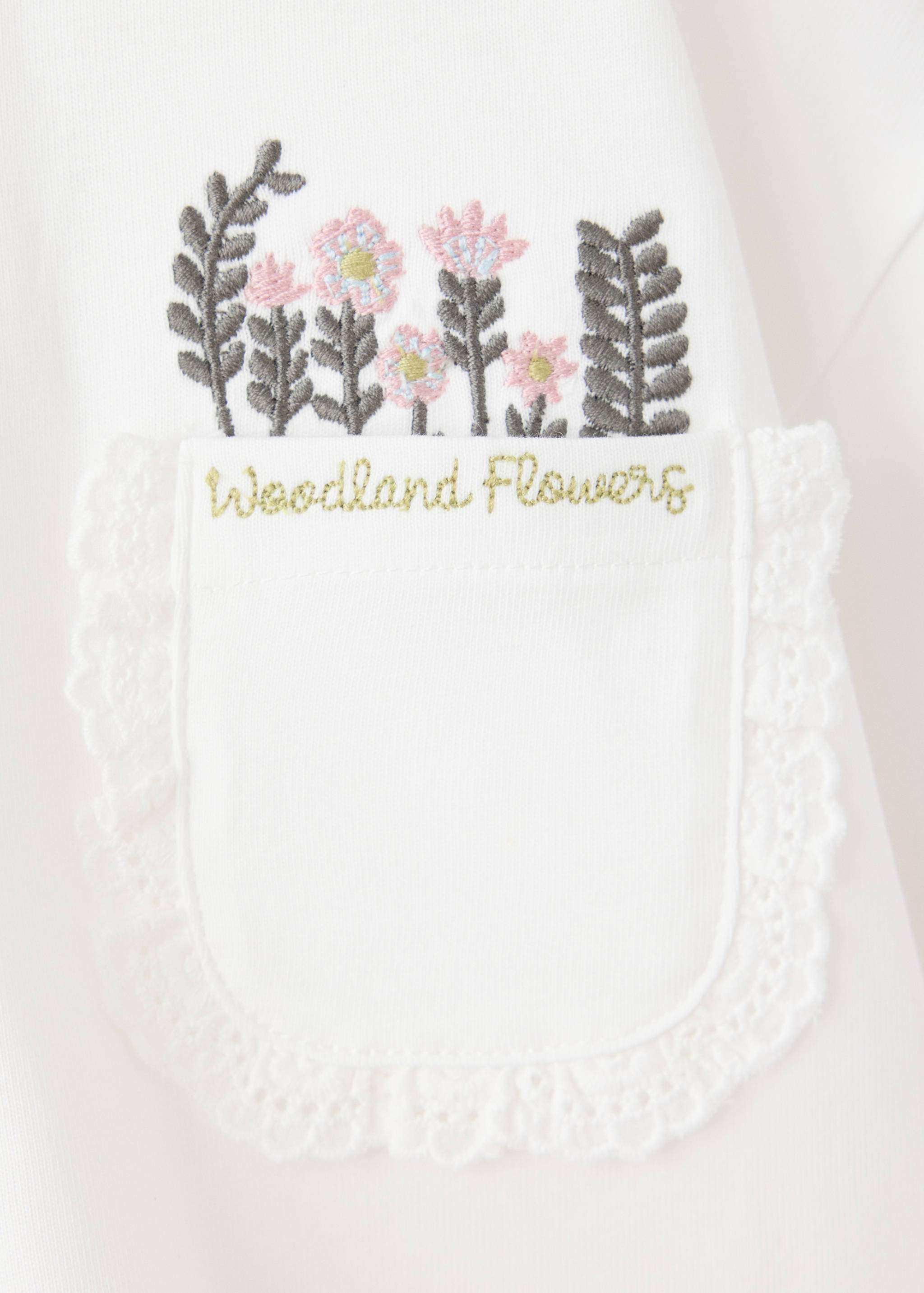 Embroidered chest-pocket T-shirt - Details of the article 8