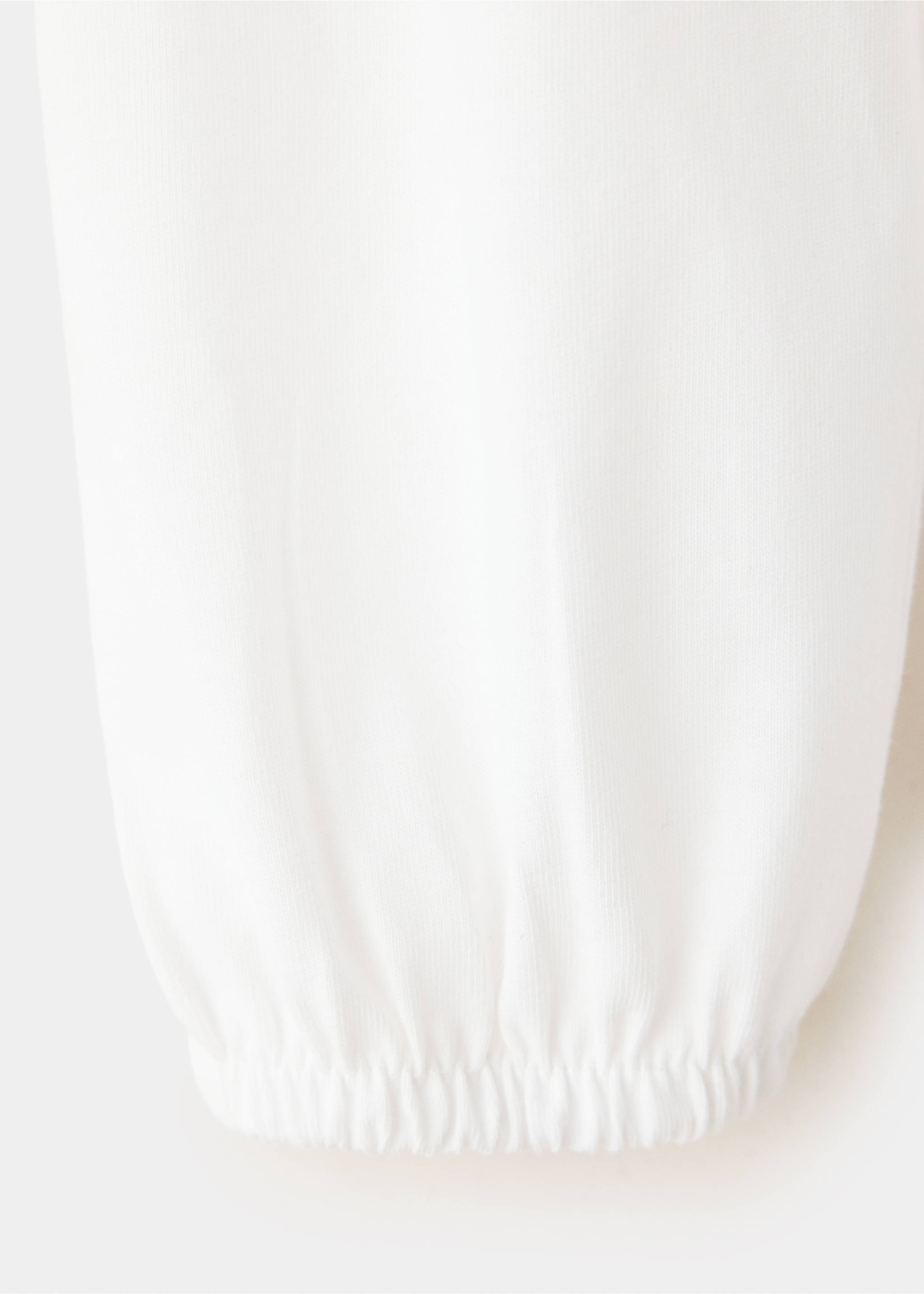 Close-up of the white t-shirt fabric and elasticated cuff., Off White. Ref: 37007928-00.