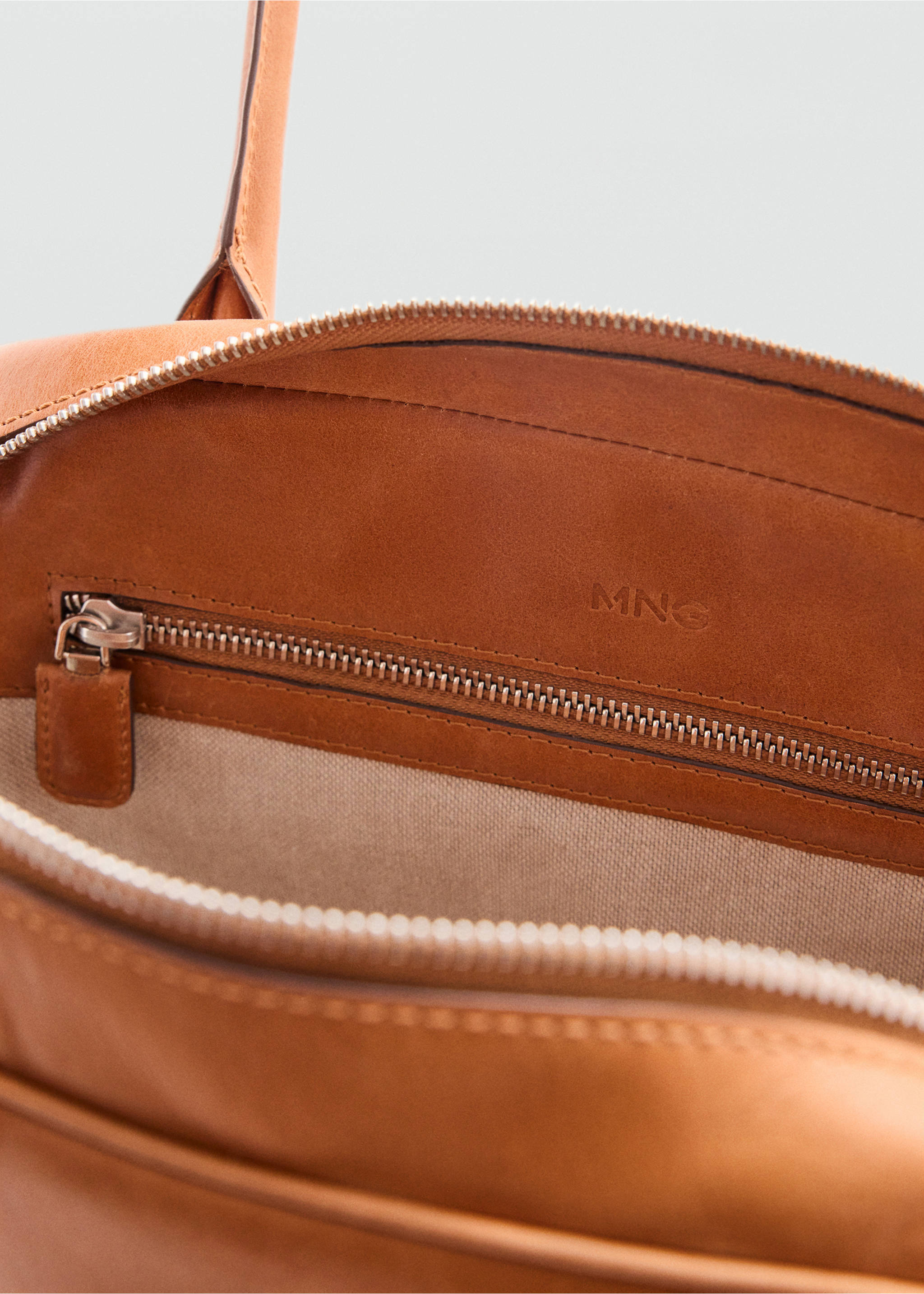 Large bowling bag in leather - Details of the article 3, Leather. Ref: 37007944-00.