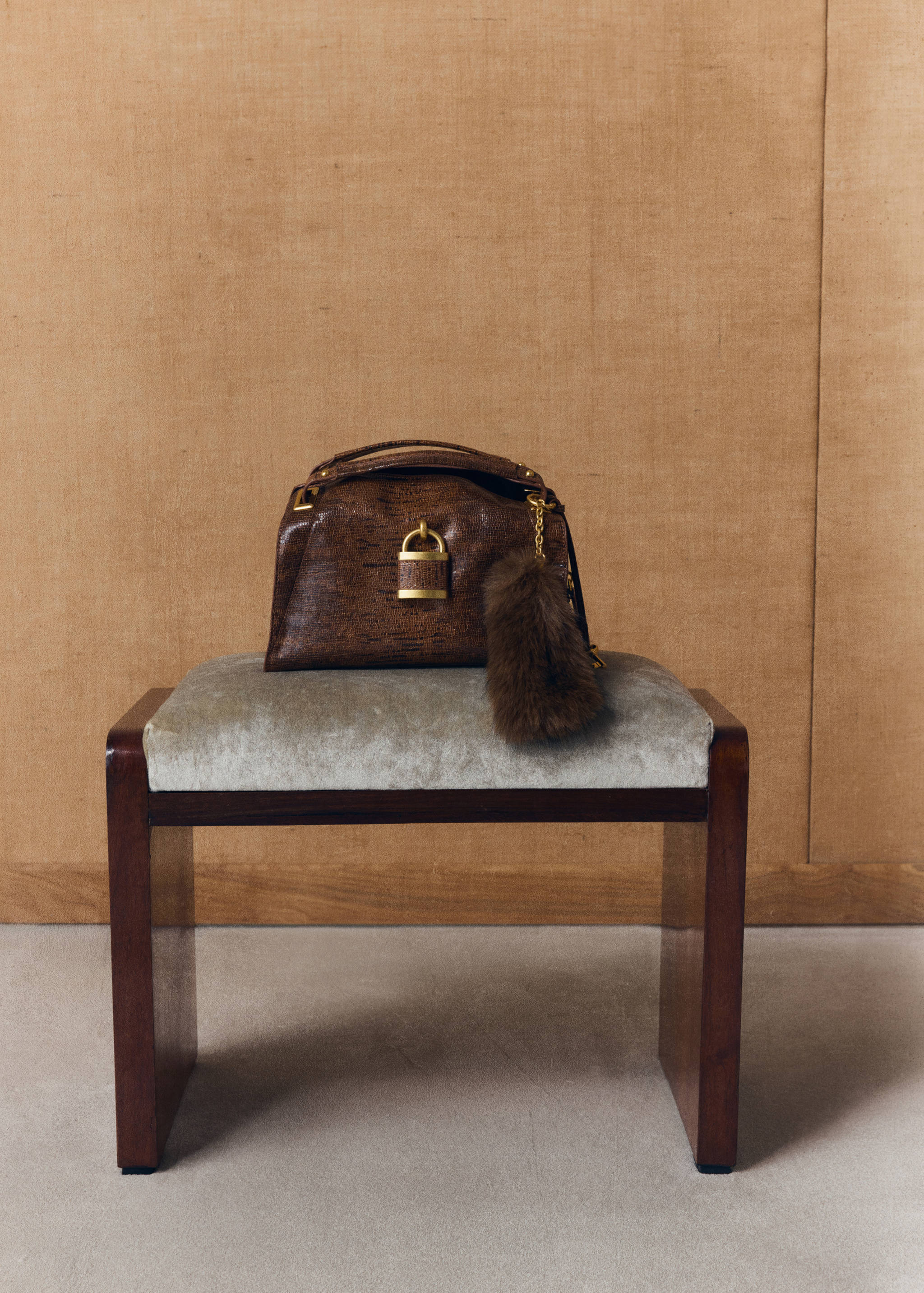 Sac cabas en cuir synthétique avec breloques - Détail de l'article 5