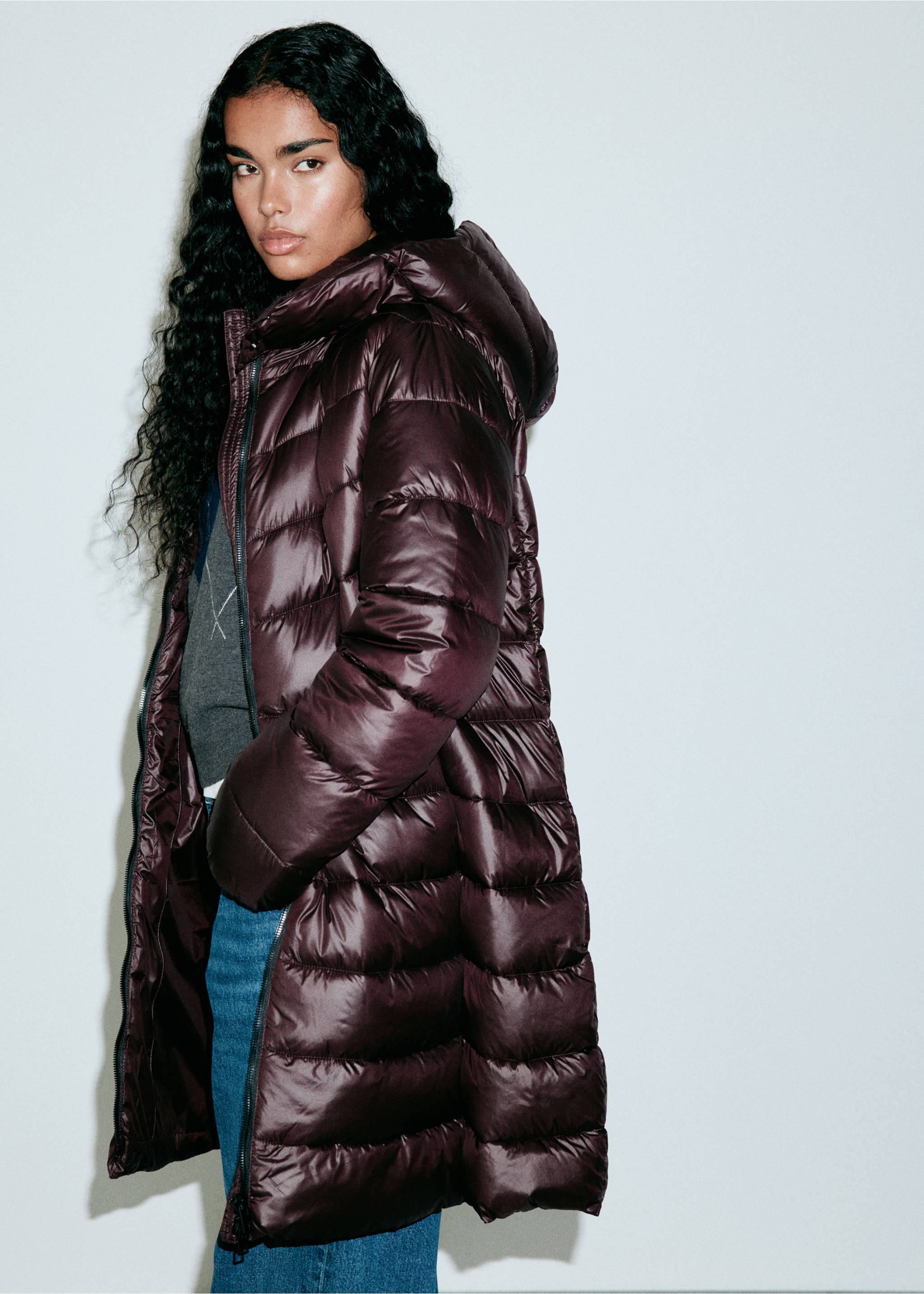 PUFFER COAT BEGO - Details of the article 6, Burgundy. Ref: 37008269-00.