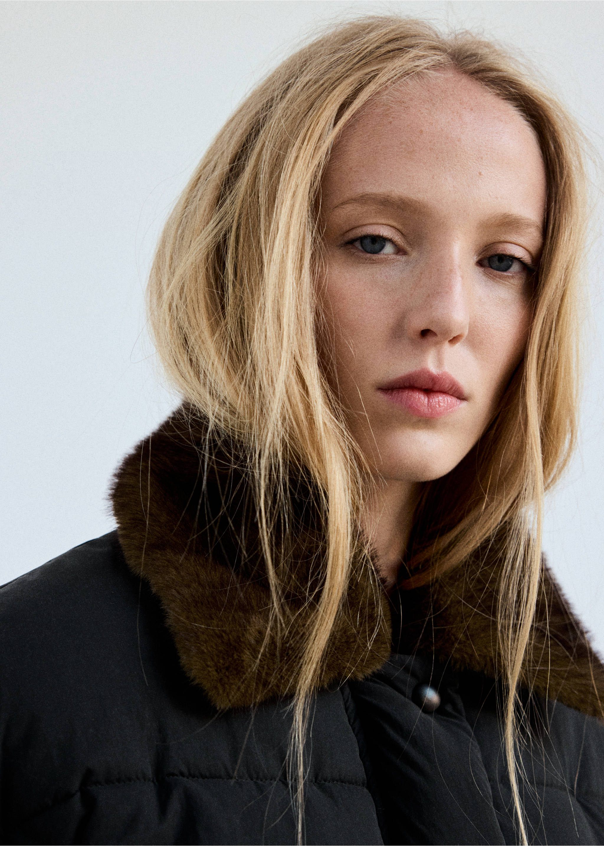 Anorak pino - Details of the article 1, Charcoal. Ref: 37008270-00.
