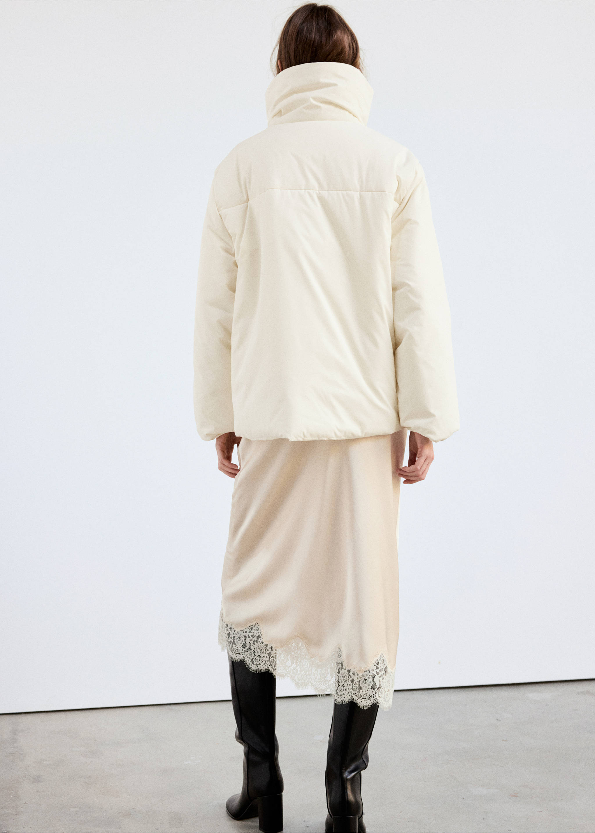 PUFFER COAT POLAR - Reverse of the article, Off White. Ref: 37008272-00.