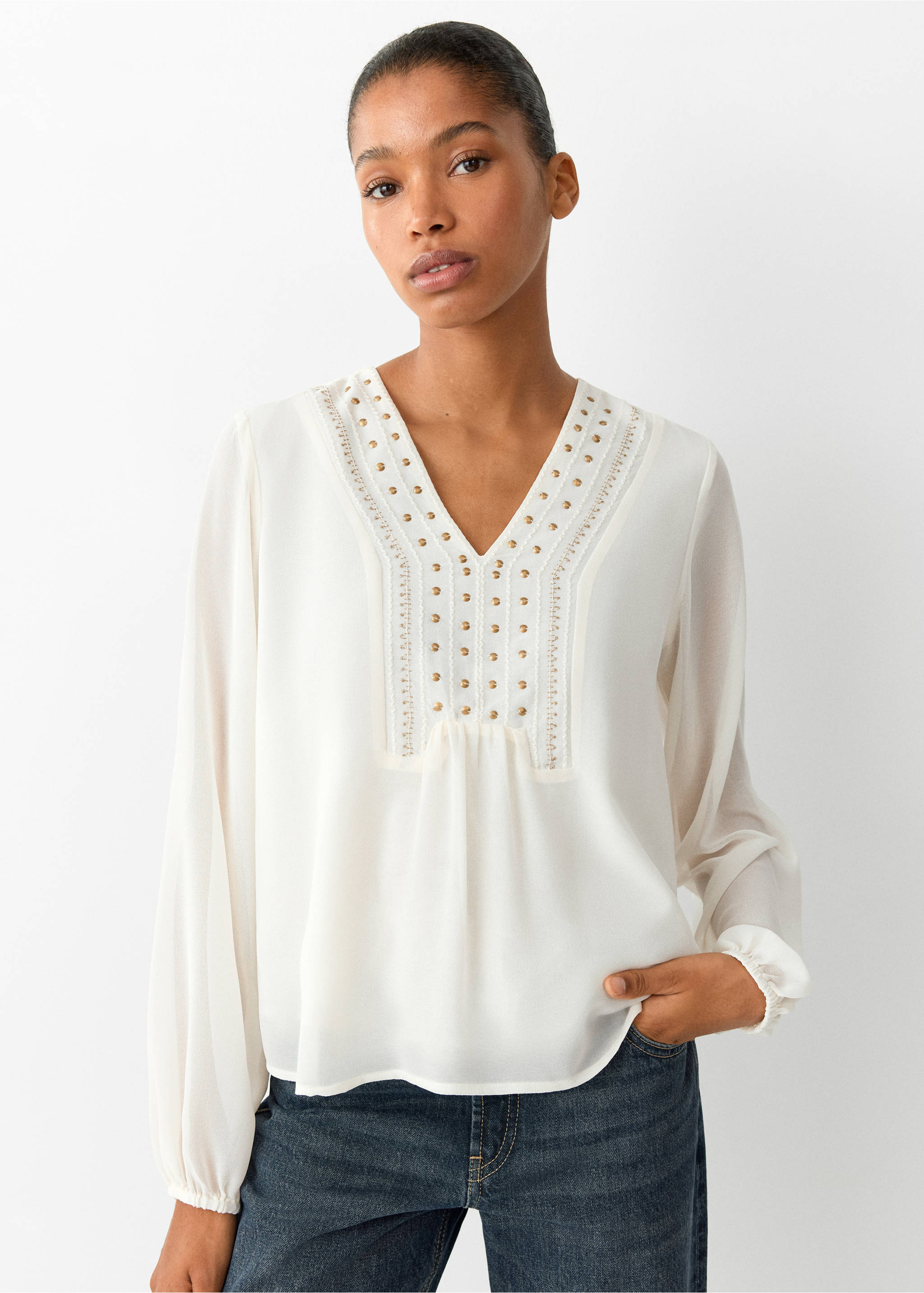 Off-white long-sleeved shirt with V-neck and stud details, Off White. Ref: 37008282-00.