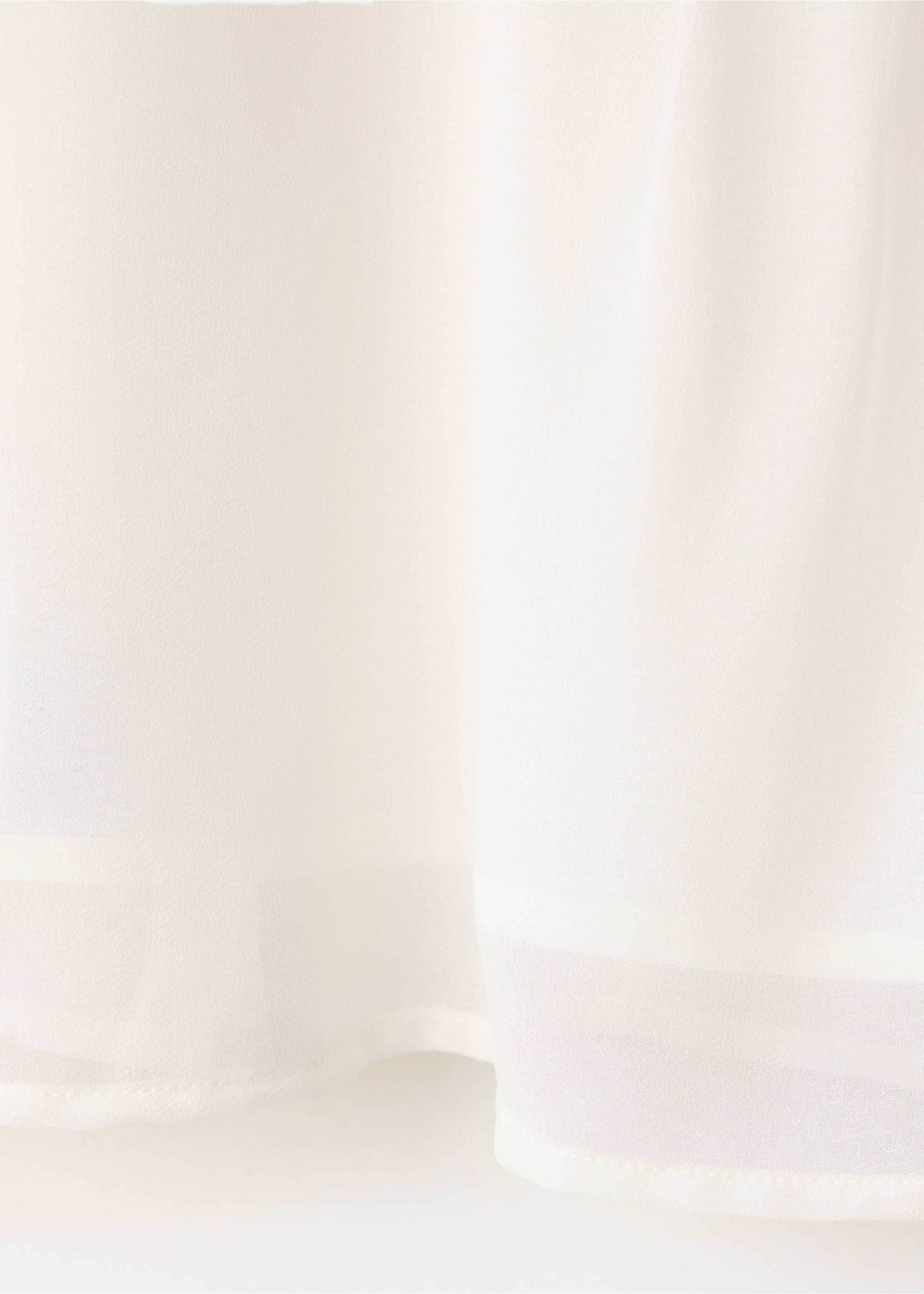 Close-up of the white fabric texture on a teen shirt., Off White. Ref: 37008282-00.