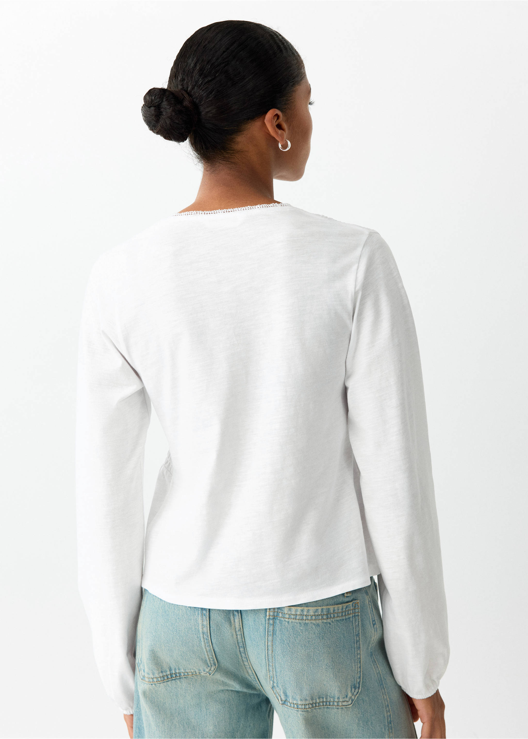 Back view of a white long-sleeved t-shirt with lace neckline trim., Off White. Ref: 37008286-00.