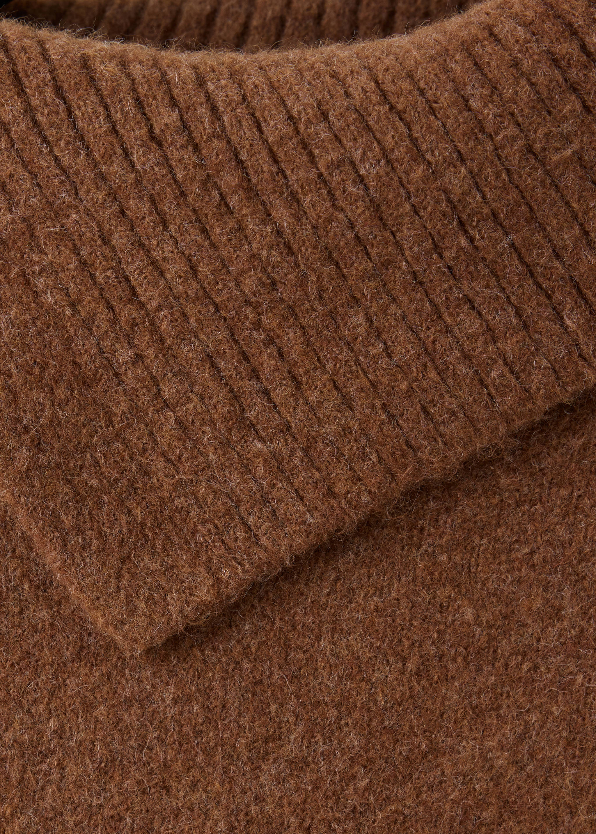 Brown knit jersey collar detail