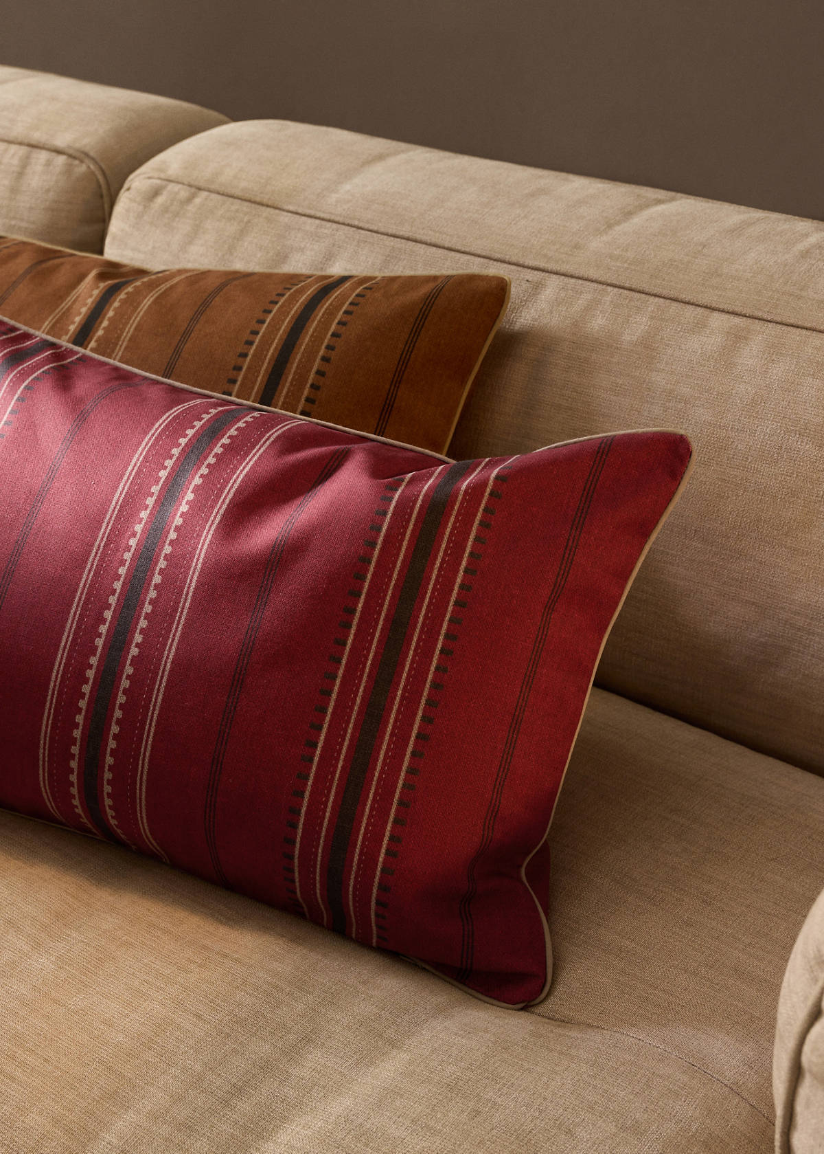 Vertical-striped cushion cover, 40x60 cm — Red