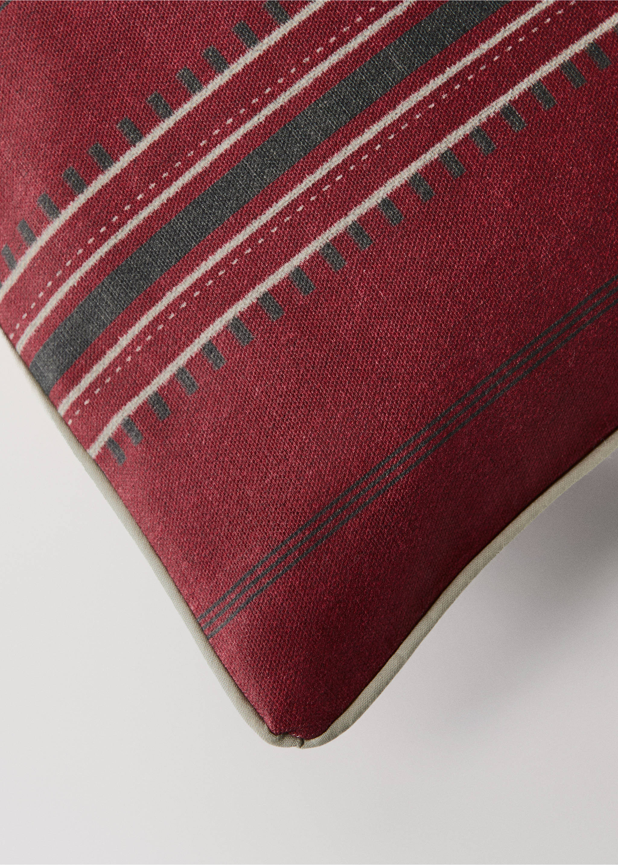 Red cushion cover with a textured striped pattern and pale piping., Red. Ref: 37008640-00.