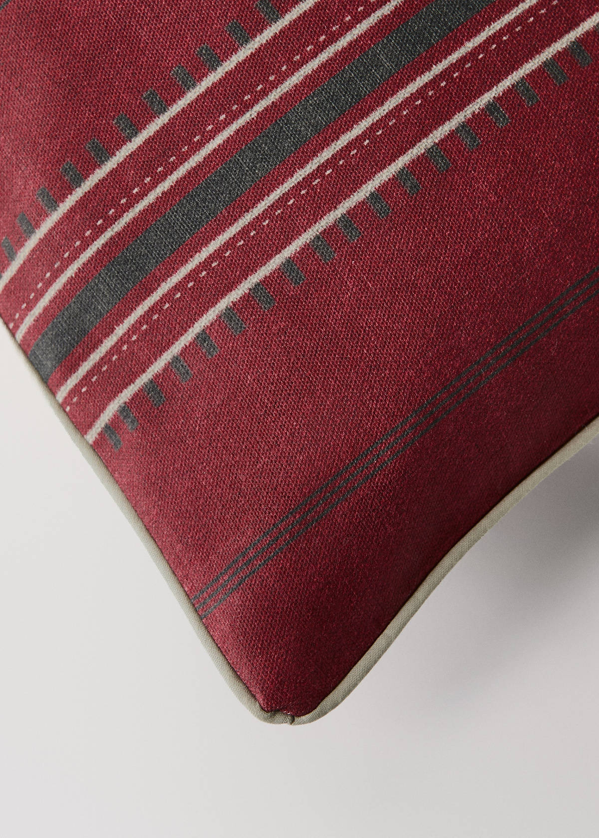 Vertical-striped cushion cover, 40x60 cm — Red