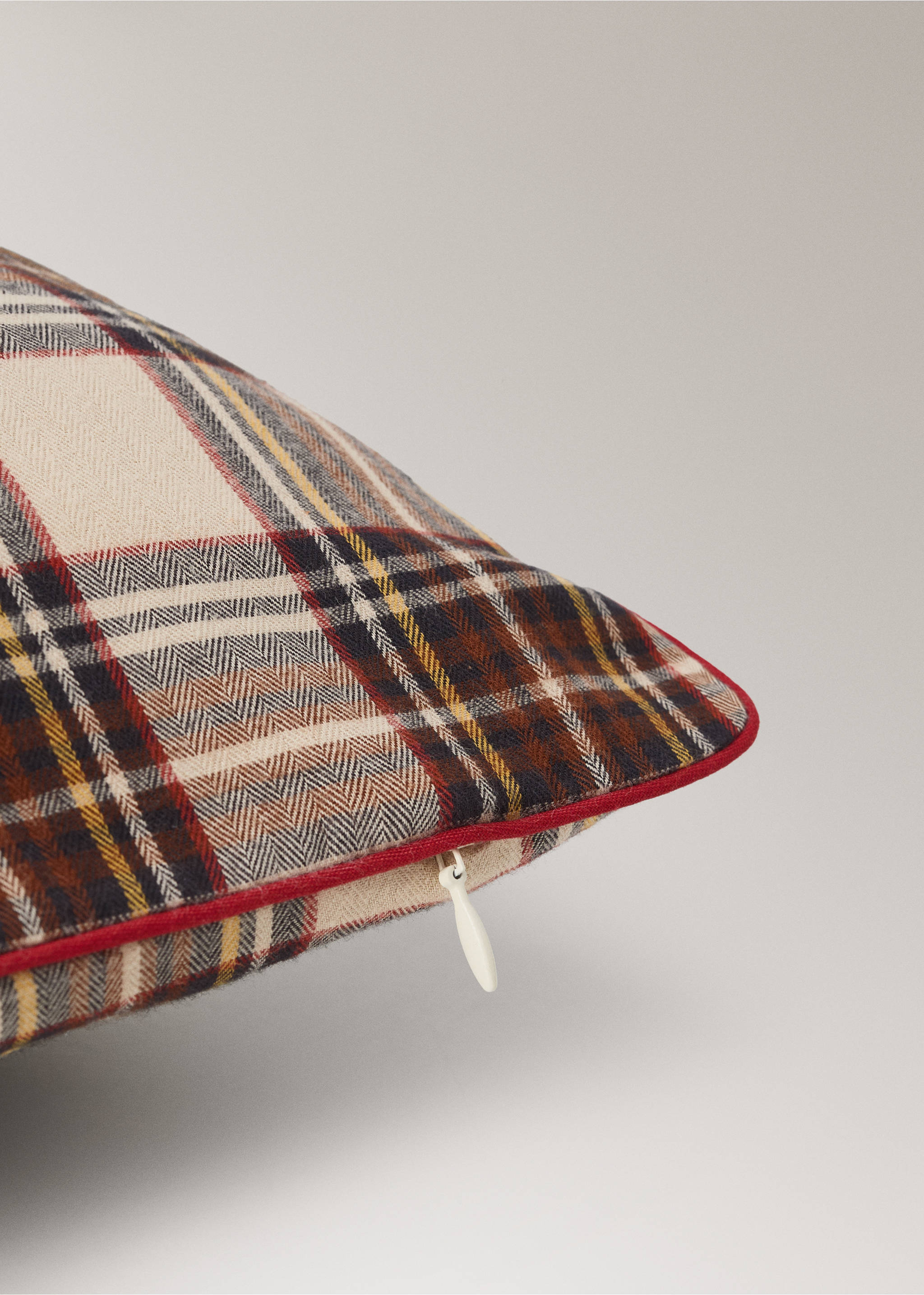 Plaid cushion cover with red piping detail., Red. Ref: 37008644-00.