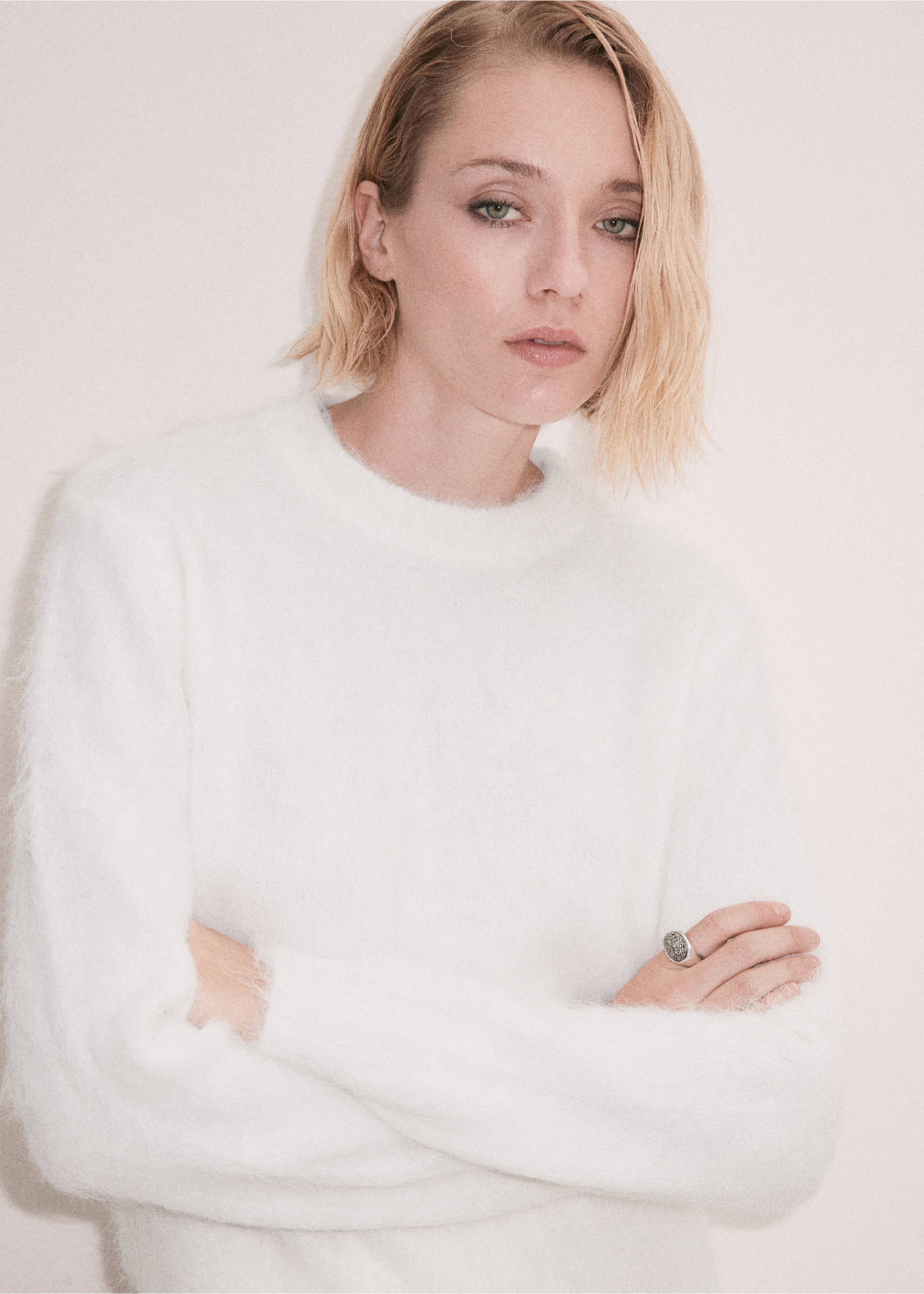 White fuzzy knitted jumper with a rounded neckline., Off White. Ref: 37009132-00.