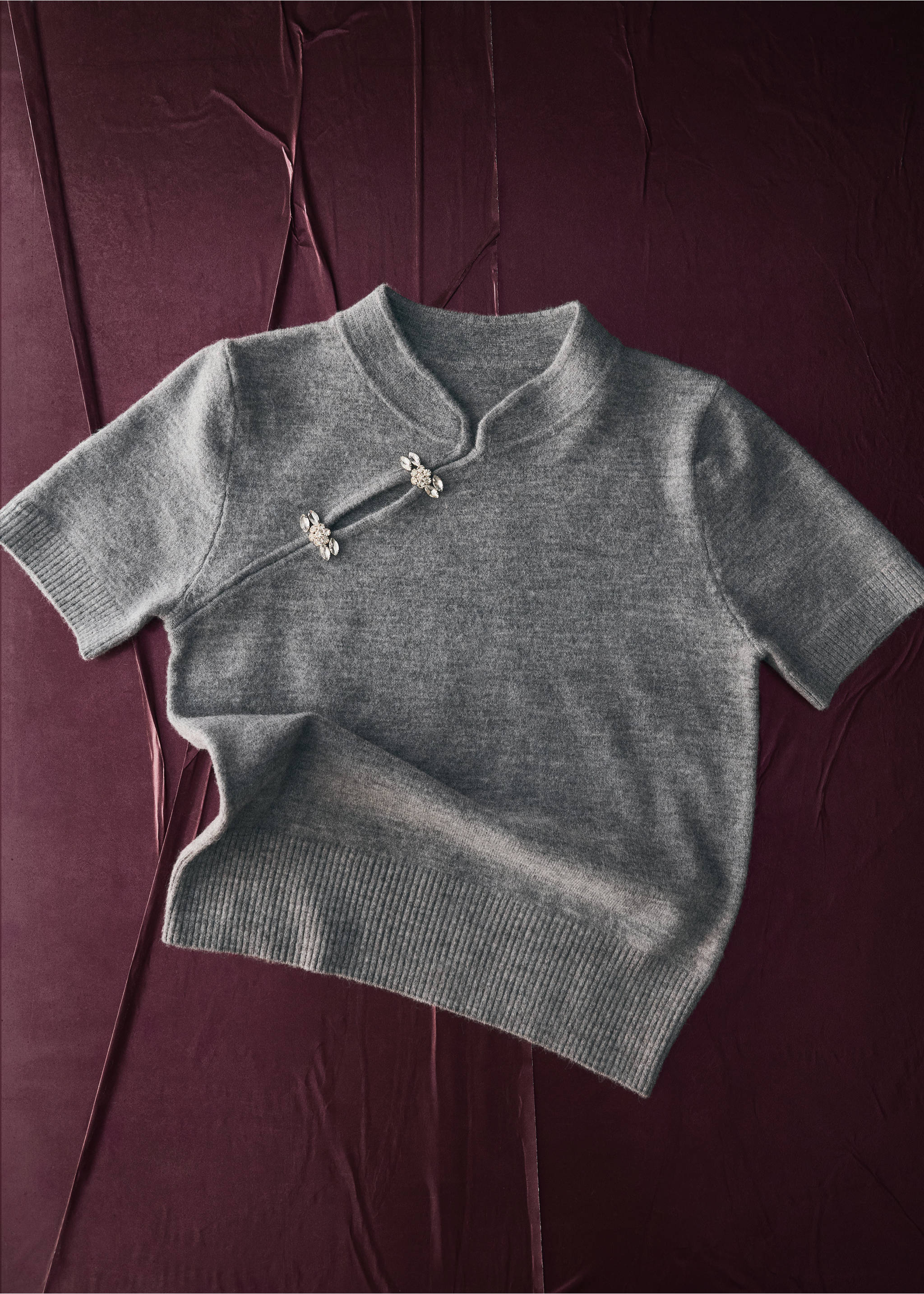 Short-sleeved sweater with shiny detail - Details of the article 5, Light Heather Grey. Ref: 37009133-00.