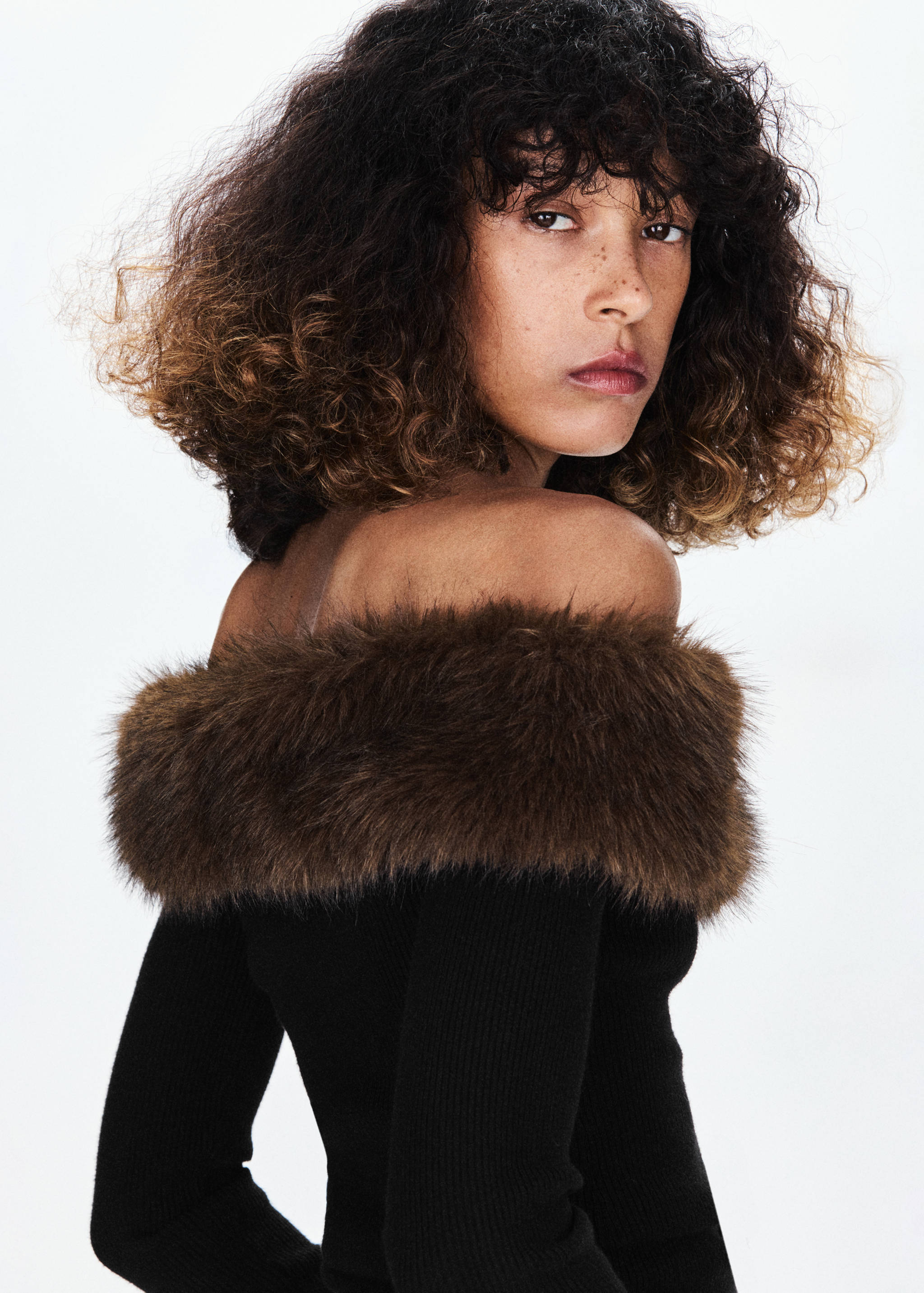 Black ribbed jersey with a brown faux-fur off-the-shoulder neckline.