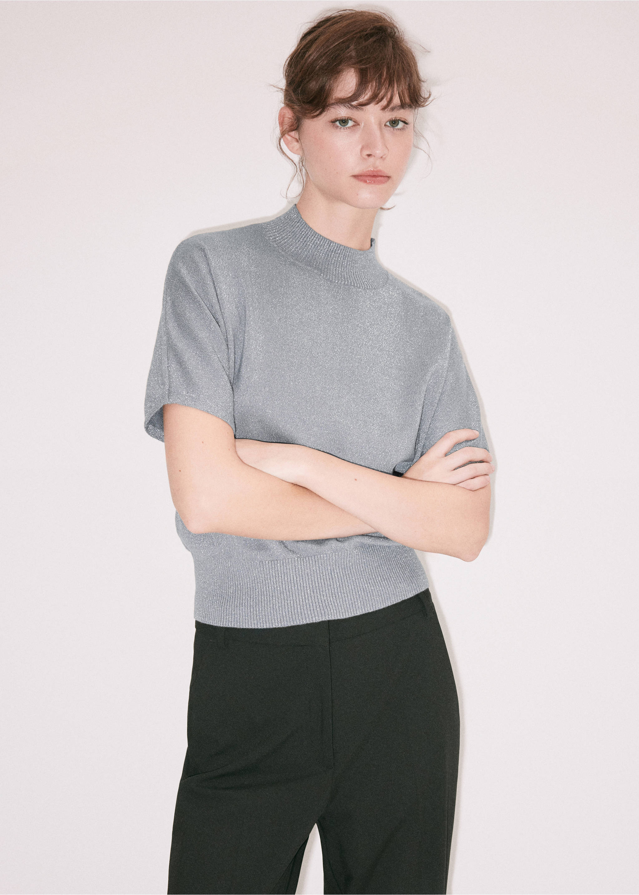 Grey short-sleeved metallic jersey with a ribbed mock neck and hem., Silver. Ref: 37009141-00.