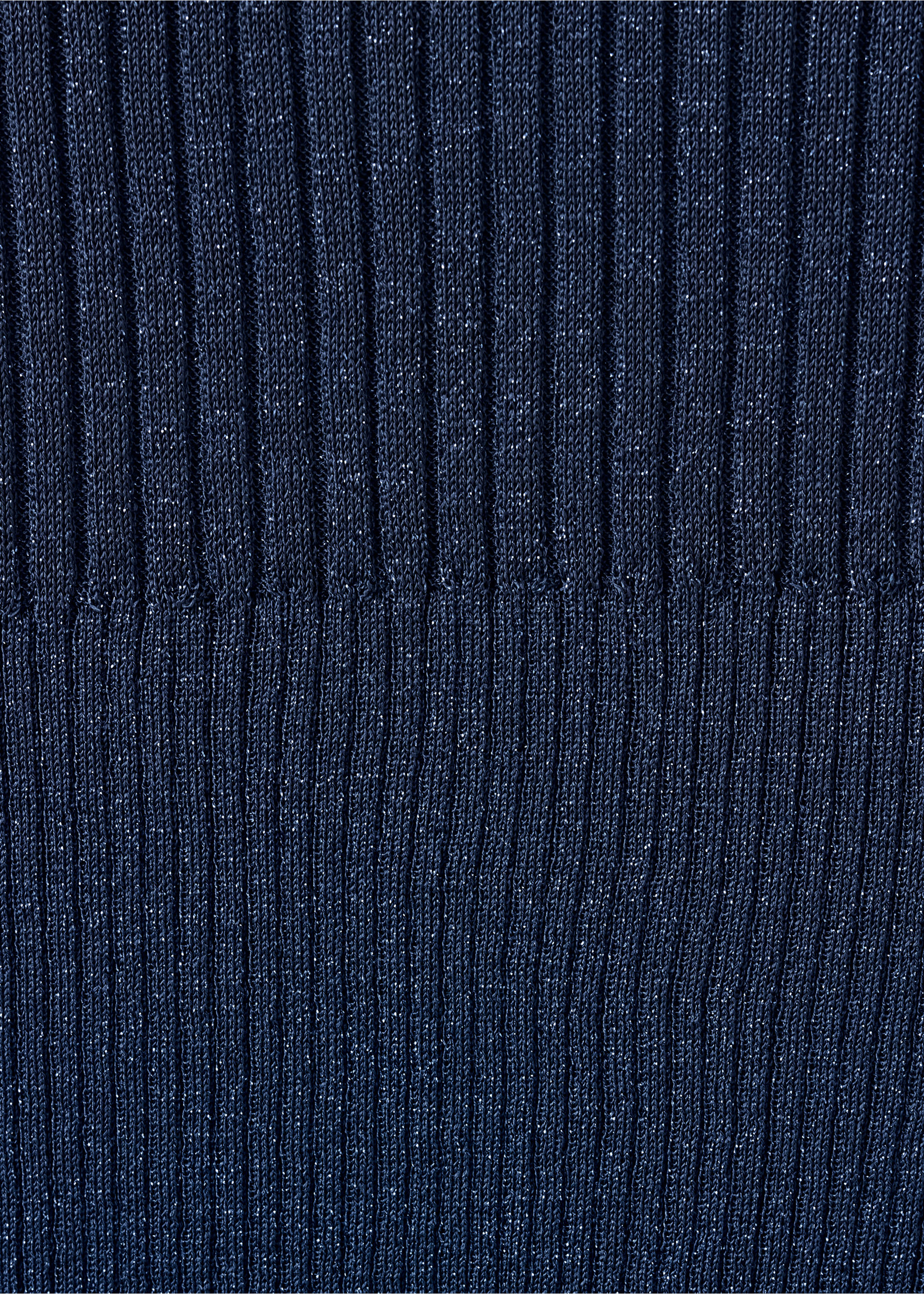 Primer plano de la textura de punto canalé brillante de un jersey azul marino., Azul porcelana. Ref: 37009145-00.