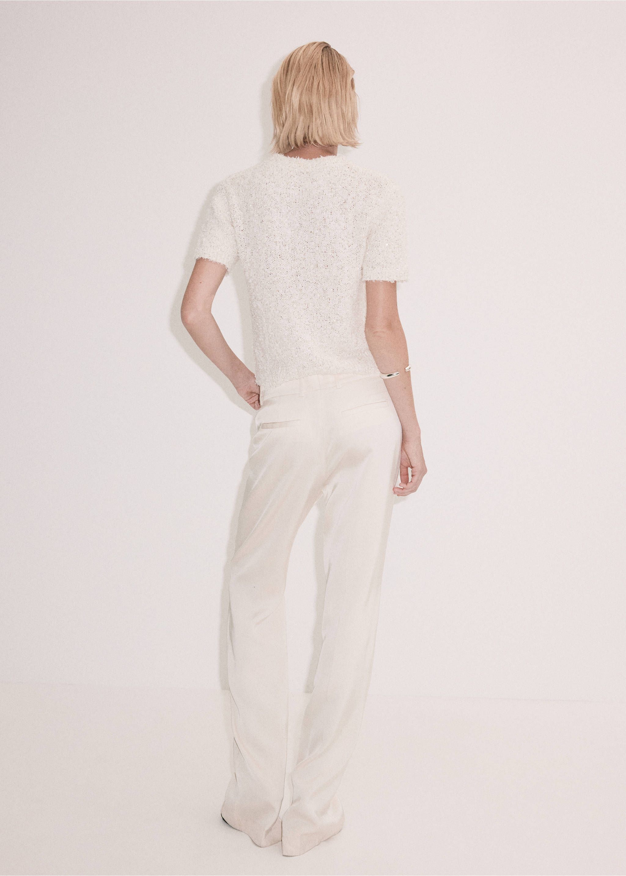 White textured short-sleeved jersey, back view., Ecru. Ref: 37009148-00.