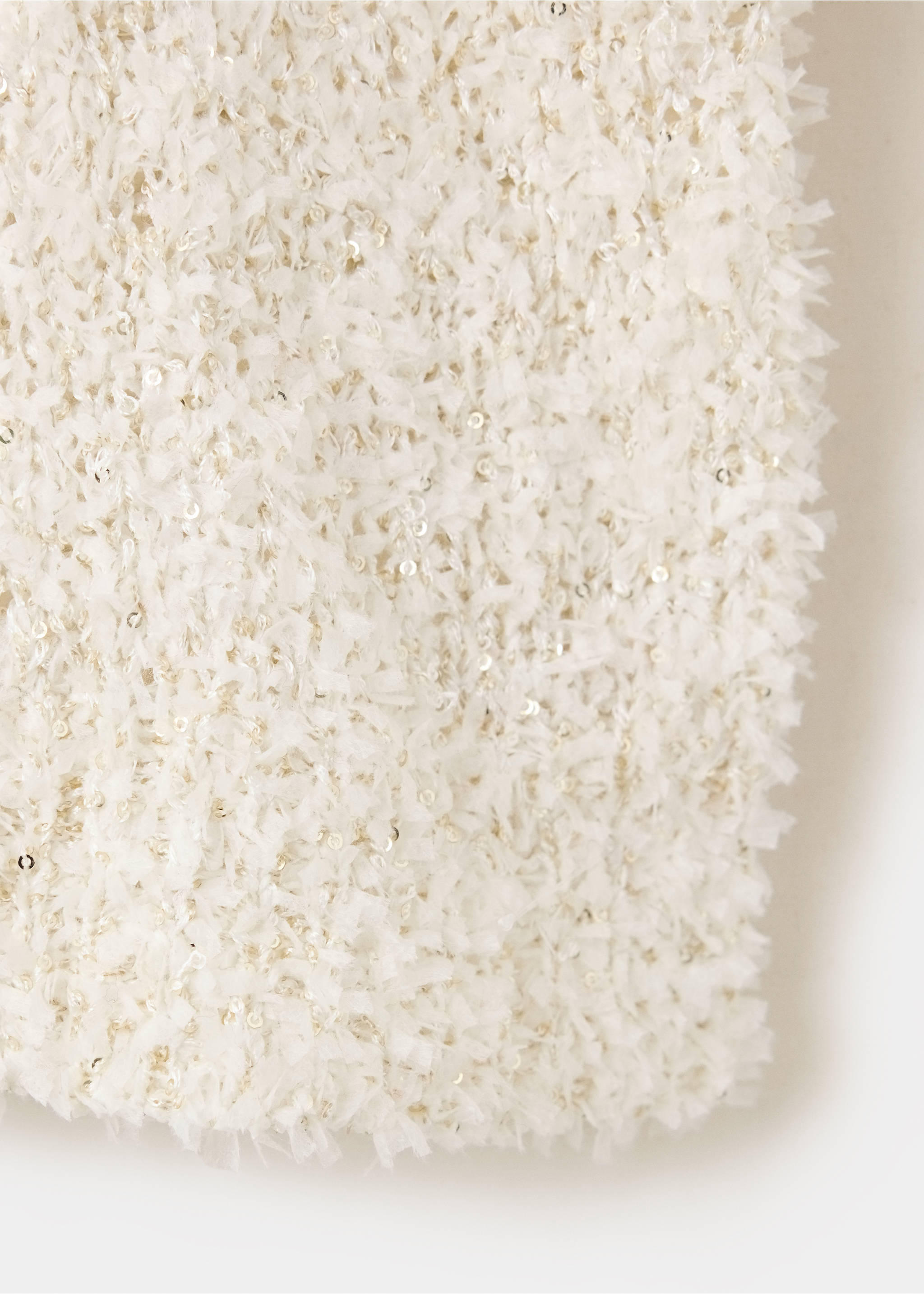 Close-up of a white textured jumper with fringed yarn and sequins., Ecru. Ref: 37009148-00.