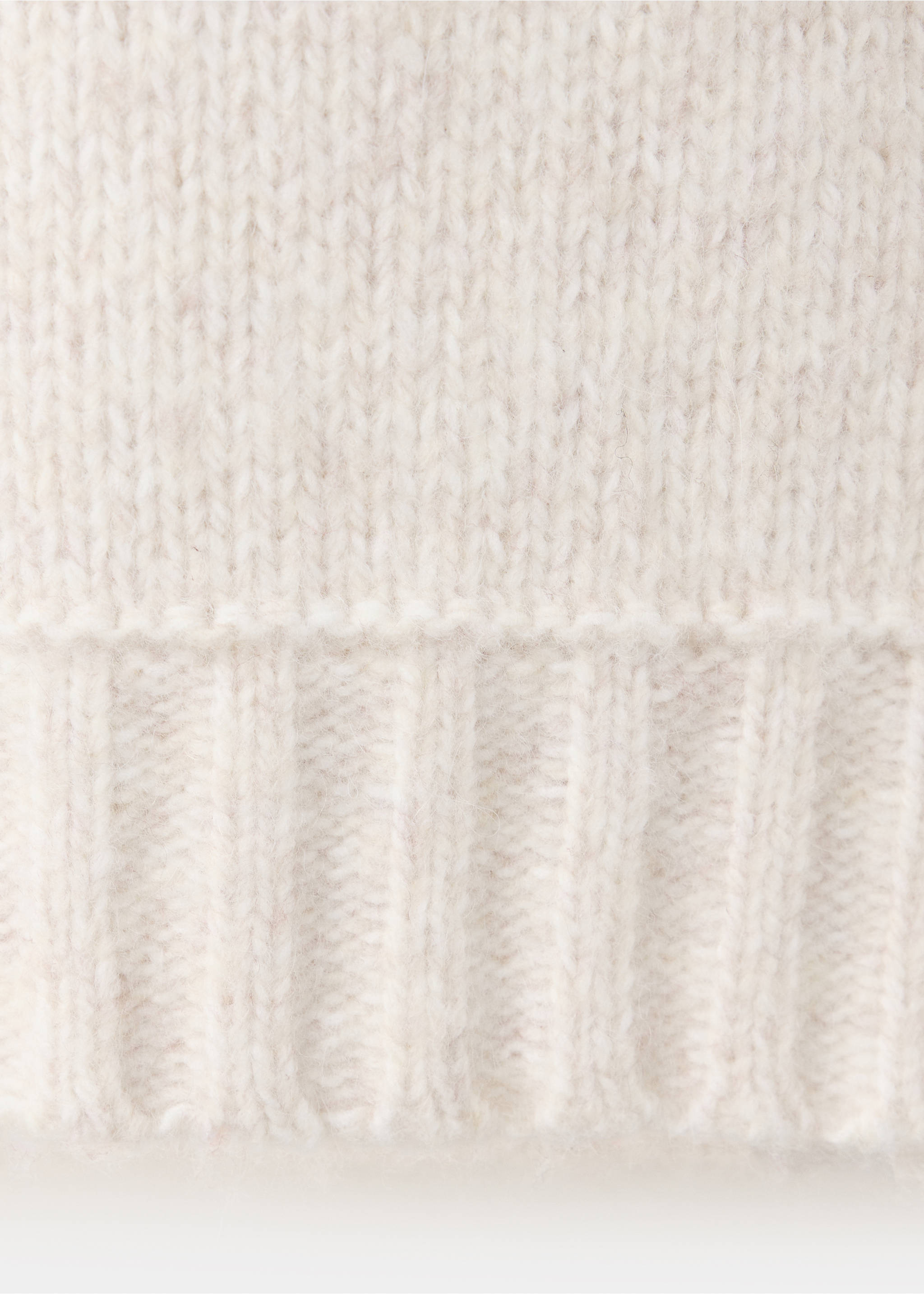 Close-up of the knit texture and ribbed hem on a beige jersey sweater., Pink. Ref: 37009149-00.