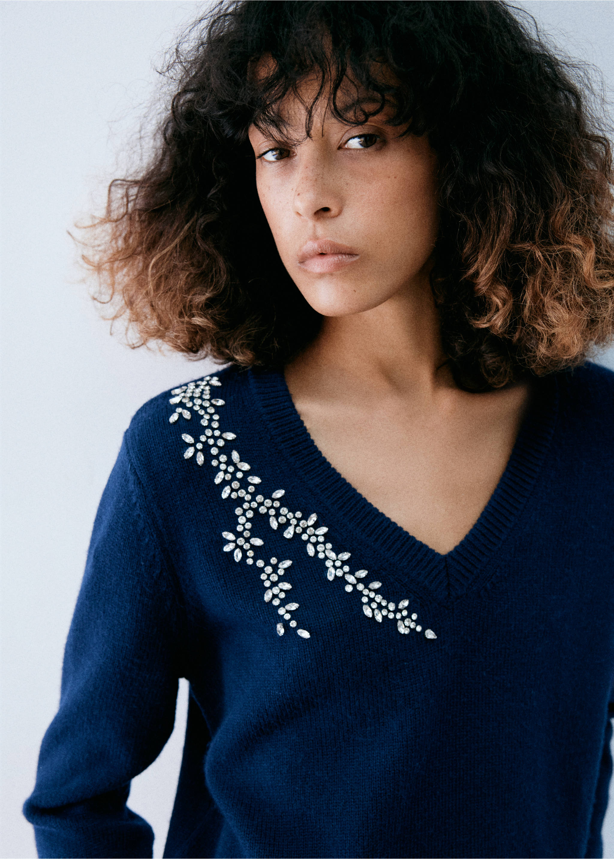 Dark blue V-neck jumper with rhinestone embellishments on the shoulder, Navy. Ref: 37009152-00.