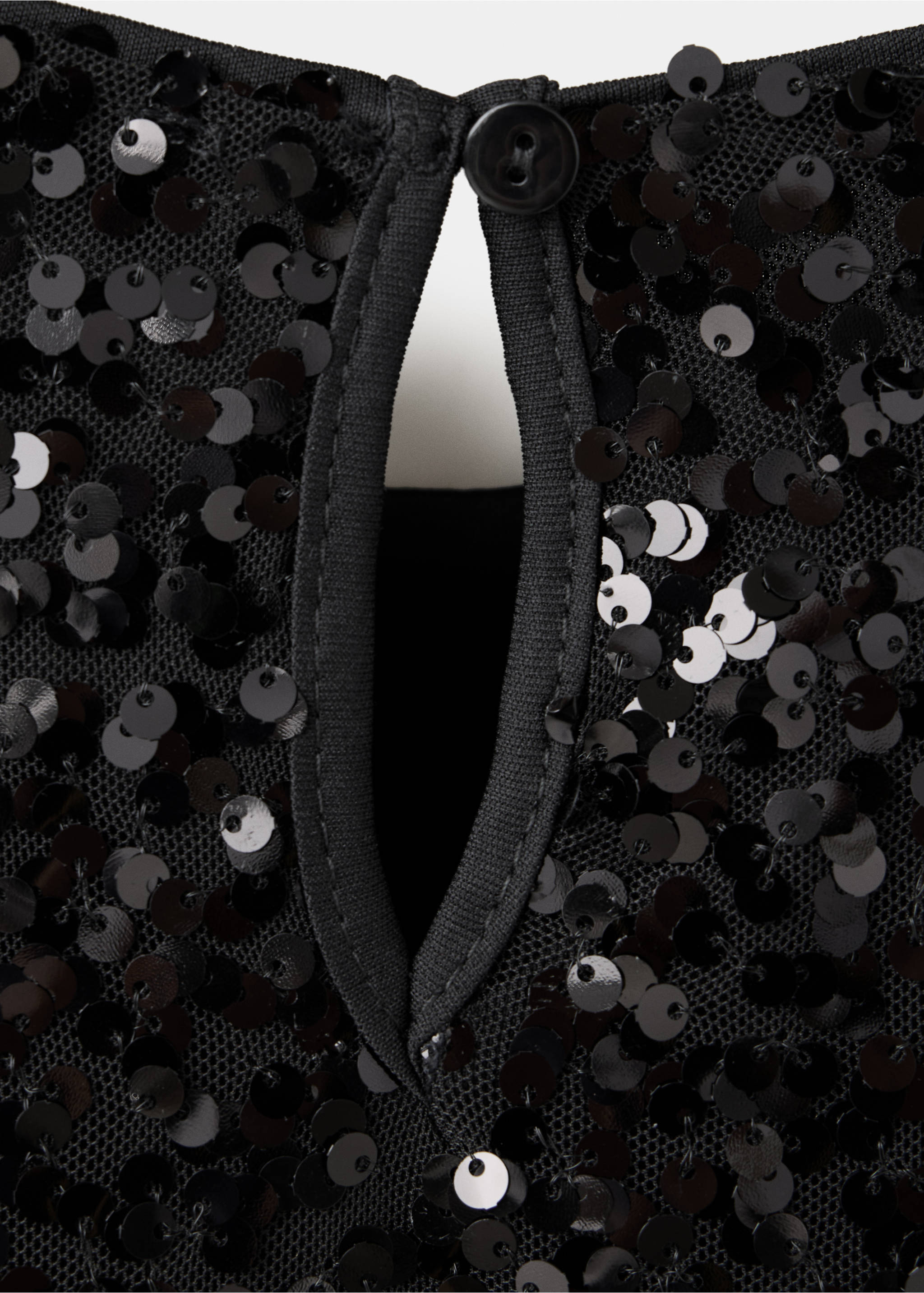 Black sequin t-shirt with a back keyhole detail, Black. Ref: 37009215-00.