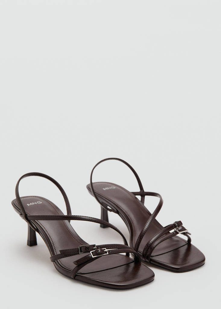 Kitten heel sandals with straps — Chocolate