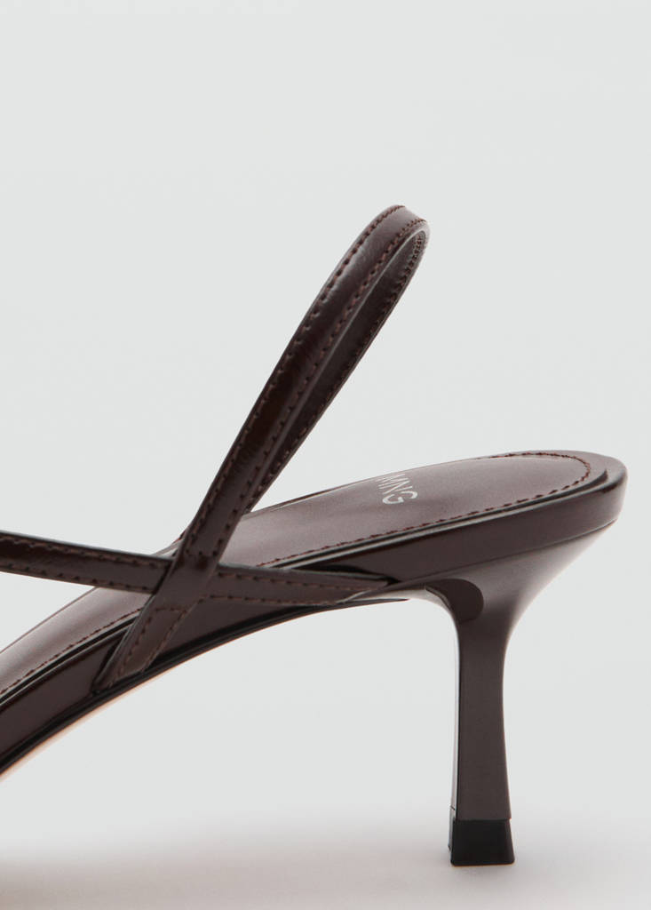 Kitten heel sandals with straps — Chocolate