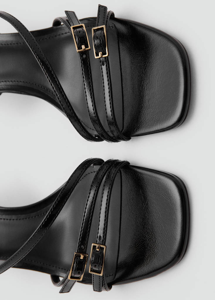 Kitten heel sandals with straps — Black