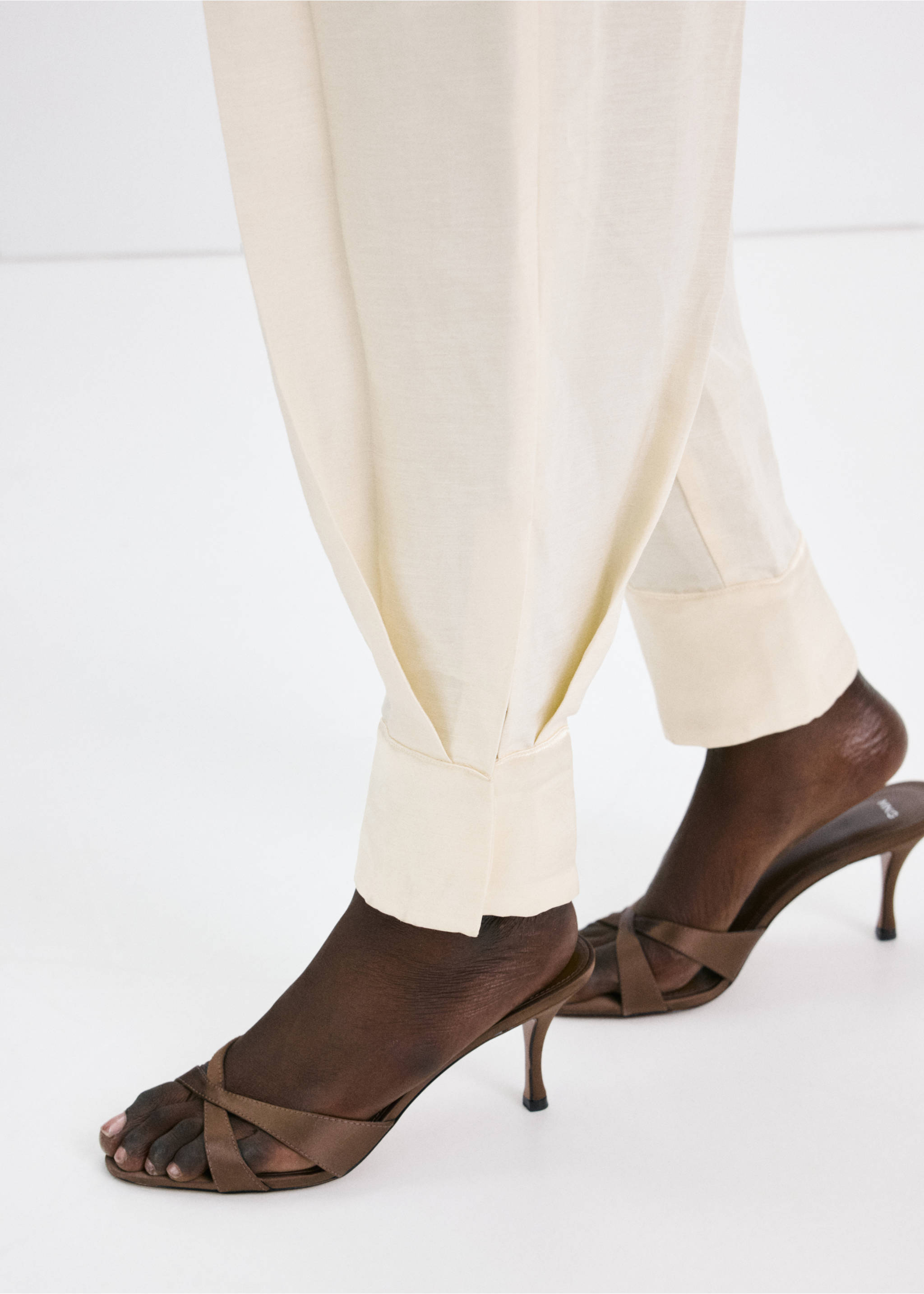 Sandalia destalonada tacón - Detalle del artículo 9, Chocolate. Ref: 37011342-00.