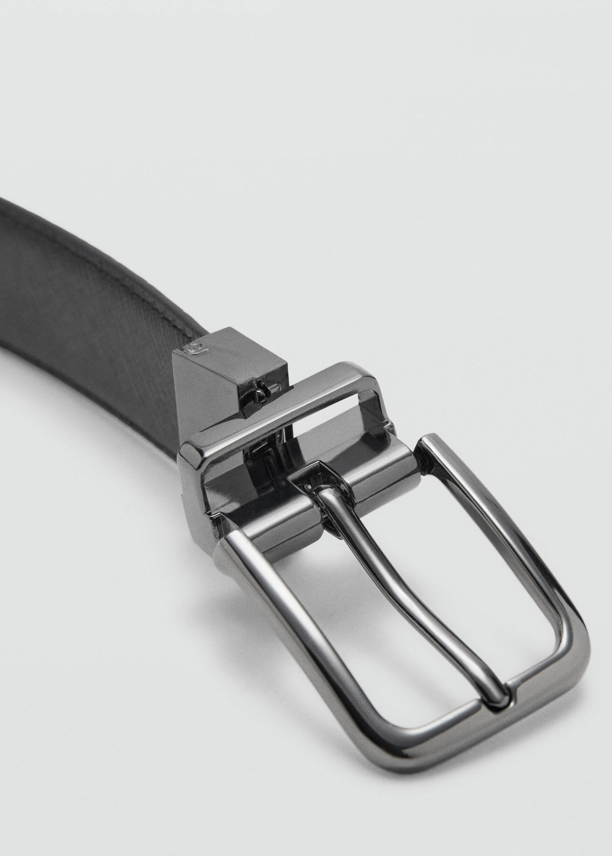 Croc-effect leather belt - Details of the article 2